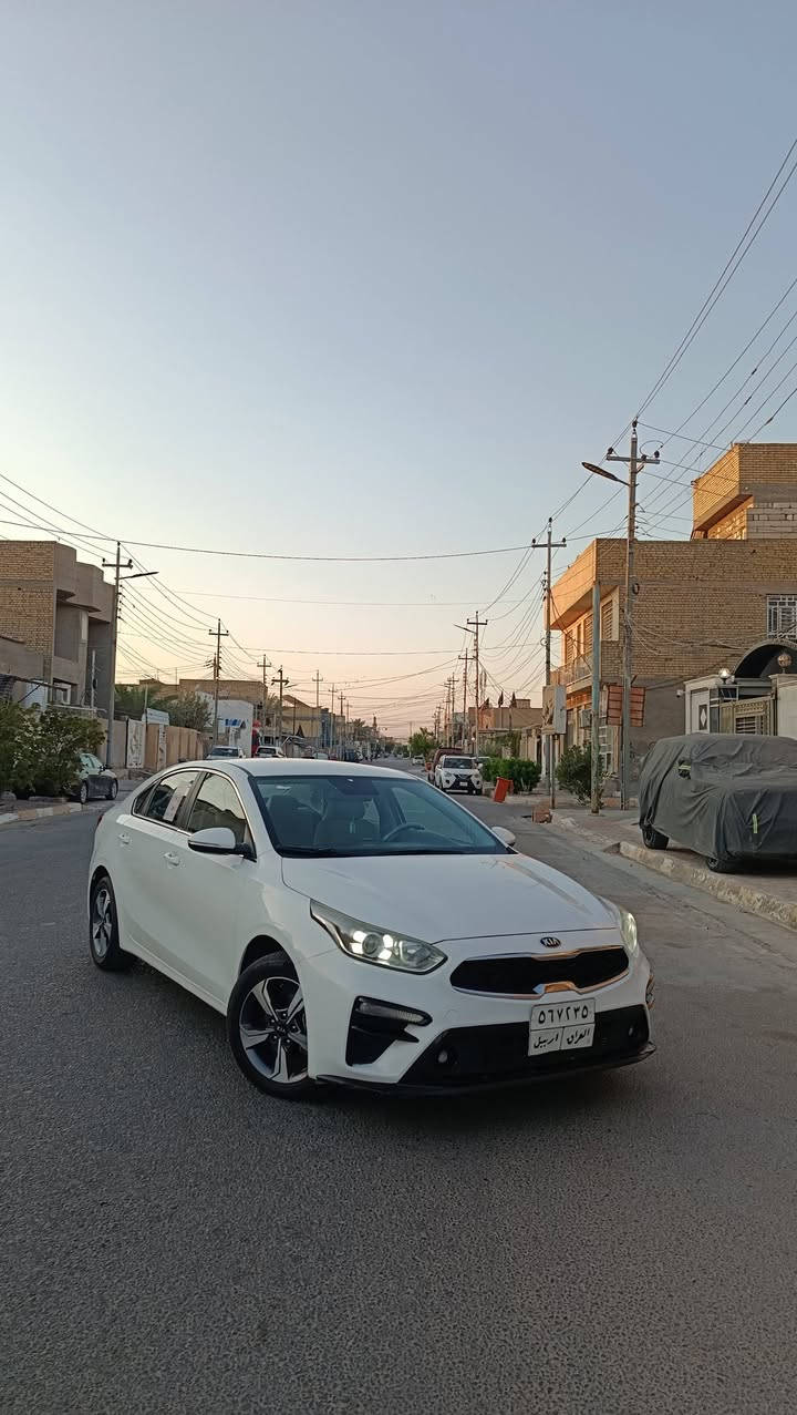 سلام عليكم للبيع سيراتو 2019
رقم اربيل باسم شركة تحويل او كاله 
مكفوله عده بارد شي بسيط بين البابين 
السيارة فول مواصفات عده الفتحه
بصمه 
تشغل عن بعد 
اشاير بلمري مري شفط
تحكم استيرن فول 
5ويل كروم
لد امامي خلفي
داخل لونين
محرك1600 دوش مامفتوح 
حساسات امامي خلفي 
السعر 140 وبيه مجال شي بسيط
مكاني كربلاء 
الاتصال 
*********** واتساب متواجد
