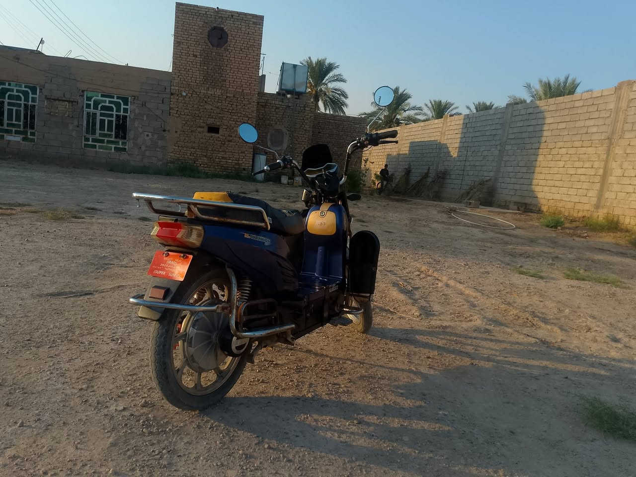 النوع: دراجة سكوتر / شحن (لون أزرق)
المواصفات:

طارات (تراير) جديدة.
 

شاصي قوي ومجهز بشرامخ وحماية.

السعر: 300 ألف 

المكان: [الكرمه/حي الشهداء]

للإتصال أو الاستفسار:***********
