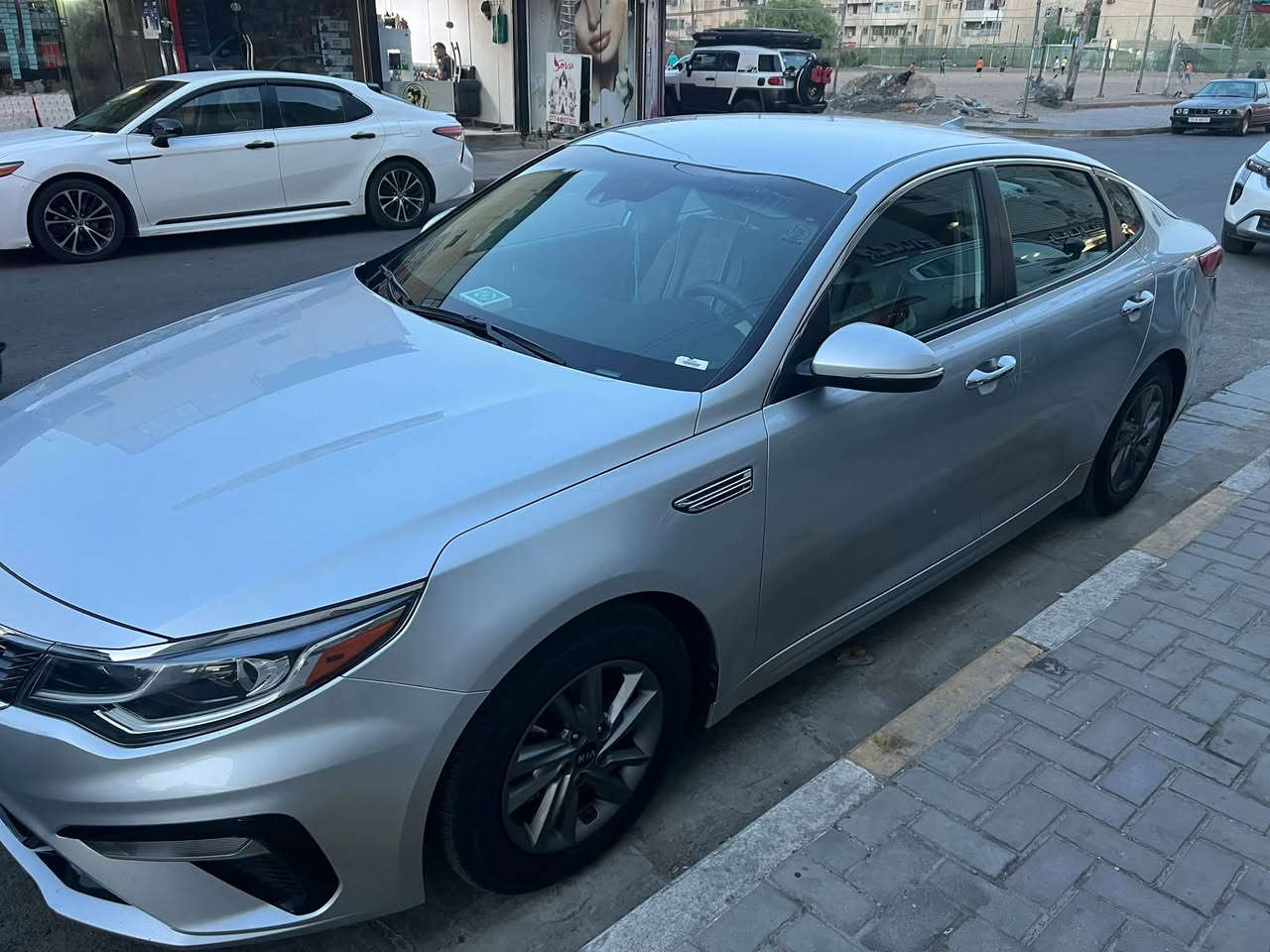 كيا أوبتيما وارد امريكي موديل 2020 FE  رقم اربيل الجديد تخم اطارات جديد باتري جديد.

🔹 محرك 2.4 GDi

🔹 4 سلندر

🔹 كير أوتوماتيك 

🔹 دفع أمامي

🔹 بنزين

🔹 اللون سلفر

🔹 داخلية سوداء

🔹 ماشيه 78500 الف ميل

🔹 شاشة وسطية

🔹 تحكمات ستيرن

🔹 رادار امامي حساسات خلفية   وامامية

🔹 مرايا كهربائية

🔹 تكييف بارد ثلج 

🔹 مقاعد قماش

🔹 السيارة مبينة بالصور من الخارج والداخل 

حادثها بابين عكس السايق السونار موجود

💰 السعر: 140$

📍 المكان: بغداد

رقم الهاتف واتساب : ***********
