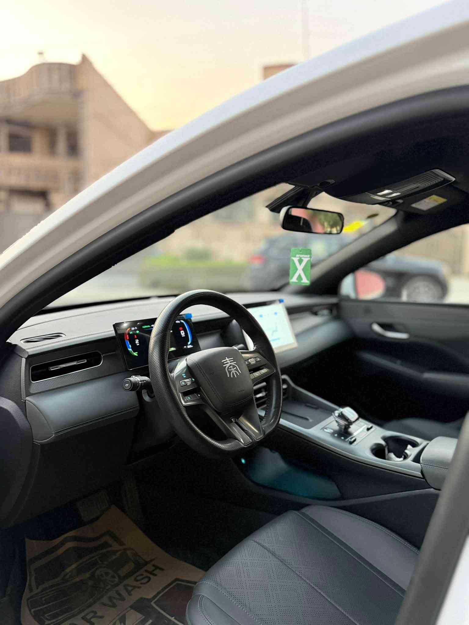 بي واي دي جن بلاص 2025
🔥 BYD King Plus 2025 – هايبرد 🔥

رقم بغداد بسمي

🟢 اللون ابيض
🤎 الداخل: زيتوني
     المشي: 12الف الكلي
⚙️ المحرك والتقنيات

• محرك 1500cc اقتصادي
• Hybrid + Electric + Petrol
• مدى يصل إلى 2100 كم تقريباً 🔥
• مدى كهرباء فقط يصل إلى 55 كم
• تبريد أمامي وخلفي – قطعتين
• بصمة تشغيل + كارت دخول ذكي
• شاشة وسطية
• كاميرا خلفية
• حساسات خلفية
• 10 Airbags

💡 الإضاءة والتصميم

• لايت زنون
• باك لايت LED
• ويل أسود مات
• تحكم بالمقود من الجانبين

💰 السعر: 19,750
🔻 وبيها مجال قليل

📍 العنوان: بغداد – شارع فلسطين
📞 ***********
