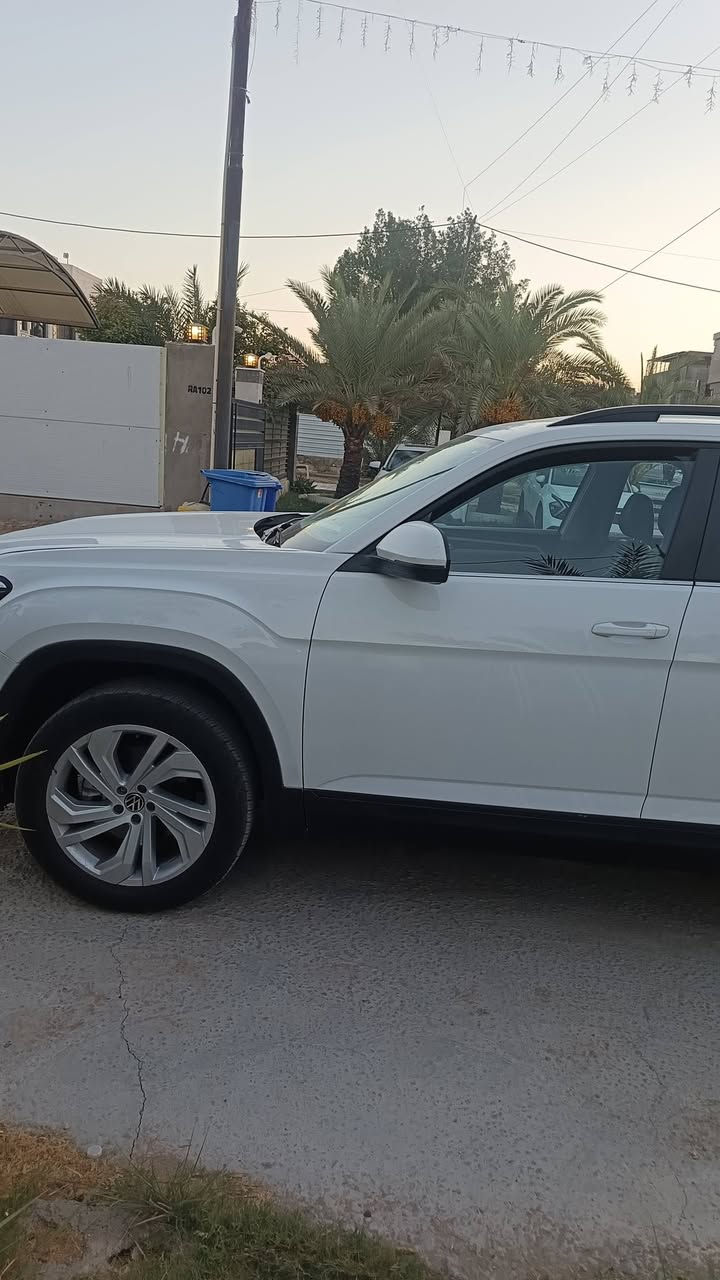 يالله
السلام عليكم 
للبيع – Volkswagen Atlas SE 2023
فولكس واكن اطلس فاملي فول مواصفات
 (عدا الفتحة)
سيارة عائلية قوية، مريحة، ونظيفة جداً
⚙️ المواصفات:
 • محرك 3600  6 سلندر 
 • دفع رباعي AWE 
 • تشغيل بصمة + تشغيل عن بُعد
 • شاشة كبيرة تدعم Apple CarPlay و Android Auto
 • 7 مقاعد – 3 صفوف
 • جلد اسود 
 • تبريد ثلاثي + تحكم كهربائي بالمقاعد
 • أضوية LED كاملة
 • كاميرا خلفية + حساسات أمامي وخلفي
 • نظام النقطة العمياء
 • تحذير اصطدام + كبح تلقائي
 • مثبت سرعة ذكي (Adaptive Cruise Control)
 • نظام مراقبة المسار
 • باب خلفي كهربائي 
📌 ملاحظة: حادث خفيف (صبغ جاملغ امامي ) 
📍 رقم دهوك 
📍 السيارة موجودة.   صلاح الدين . بيجي 
ماشيه 107 الف كيلو ممشاه امريكا قبل سبوع ترقمت سياره 

💰 السعر 247$

📞 للاستفسار:  ‪***********‬‏
