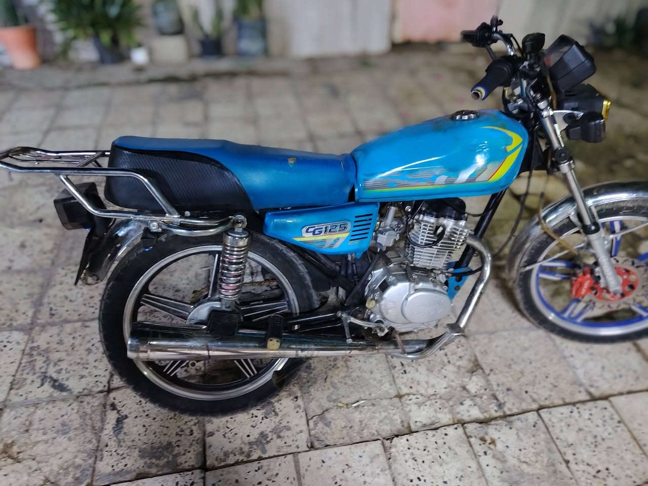 سلام عليكم 🖐🏻
✅للبيع سونك___ اربعة كير.   __ 2024

🏍️دراجة بيه هندر سبنرك داخلي مكسور
. صلنصة كاتم 🏅
.  . ويل نجمة 🏅
. بيه  وراق ثنين منفيز بيهه  🏅
.  
السعر{475} وبيهة مجال حك الجيه❤️

مكاني _واسط _صويره 📍
ابو٣٠٠و٣٥٠لا تعلق ولا تدخلي  خاص
مو شراي  لا تطبلي ولا دوخني ❌

راسل او اتصل على الرقم ✅
المذكور***********

