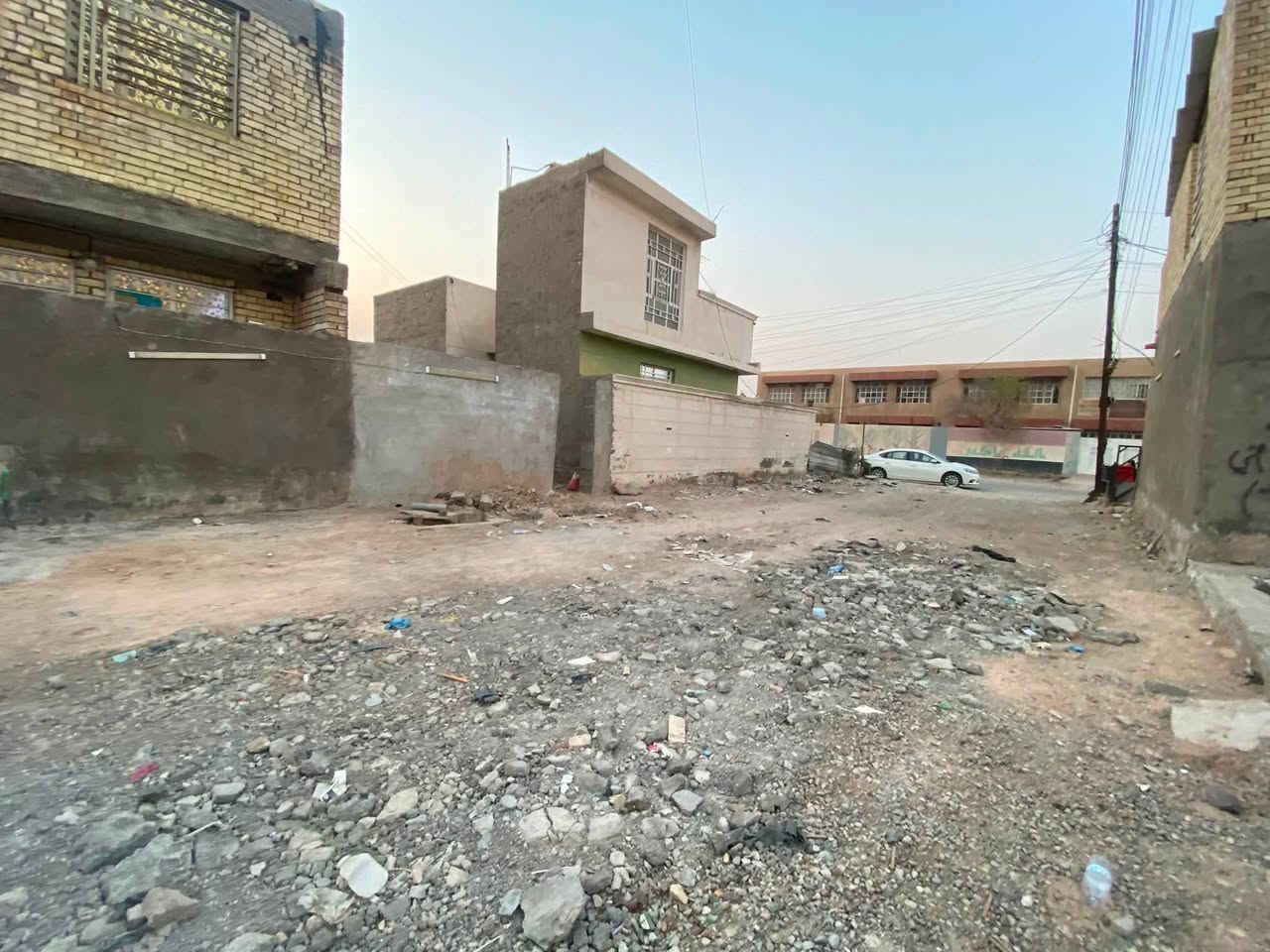 سلام عليكم للبيع بيت حواسم  بل عبيدي بشهداء الثانيه مقابيل مدرسه حسين كريدي قريب على شارع مساحته ٥٠ متر  كامل بي غرفتين وحمام وستقبال ومطبخ شراي راسلني على واتساب مراسله فقط ما اجاوب اتصال سعره ٤٢ وبي مجال  الرقم ***********
