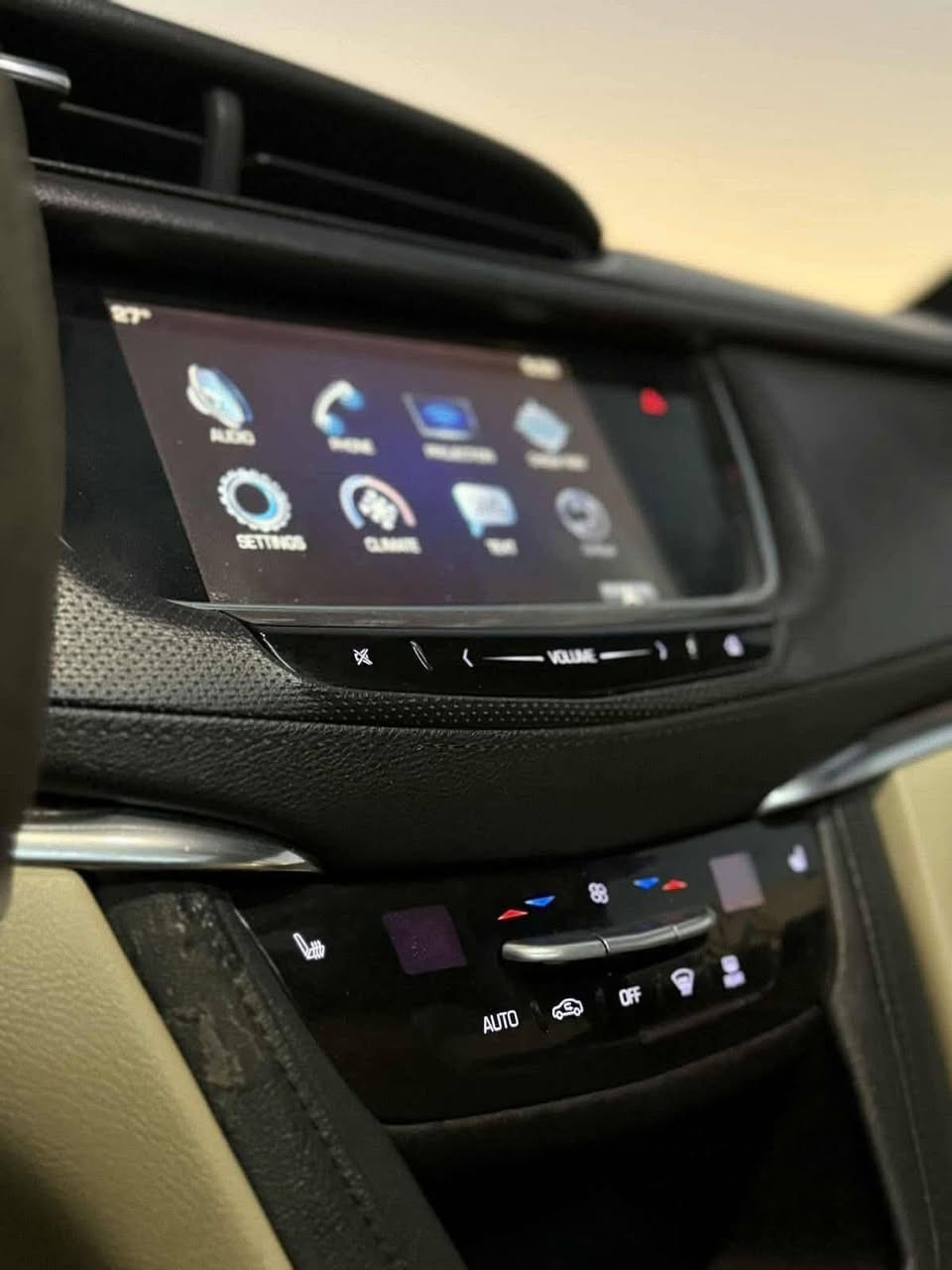 السلام عليكم
كديلاك XT5
موديل 17
حادث خلفي 5قطع صبغ
للبيع او مراوس حسب القناعة 
سياره فول مواصفات بانوراما كشنات جلد مع تدفئة تبريد
سائق الي توقف ذاتي
كلشي بيها كهرباء مواصفات كلش هواي اي ستفسار ع 
***********
اتصال أو واتساب 
المكان بغداد المنصور
