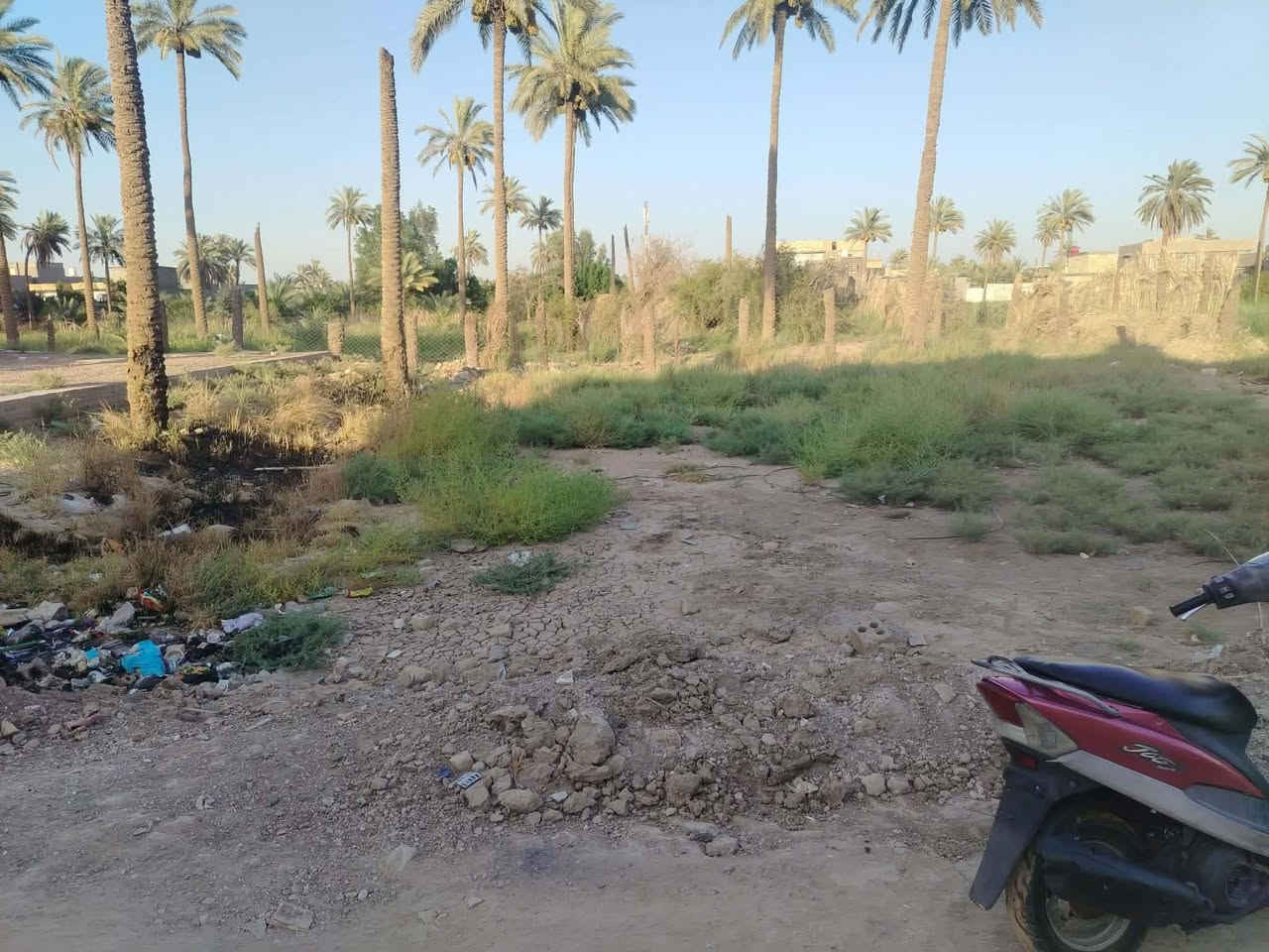 السلام عليكم يوجد لدينا قطعه للبيع حي المستقبل المساحه ٢٠٠م سند ٢٥ النزال ٢٠ الواجهيه ١٠ للاستفسار الاتصال على الرقم ***********
