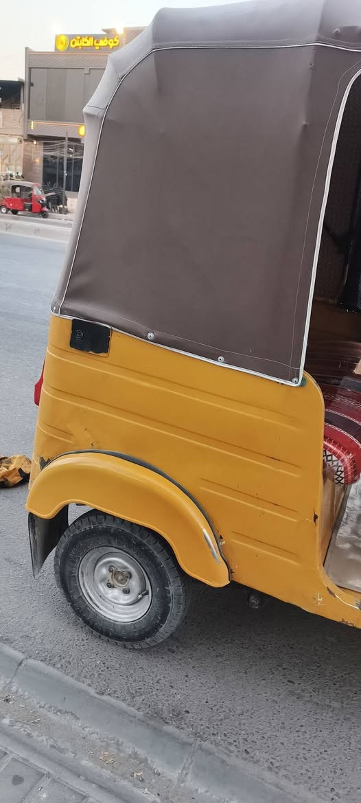 سلام عليكم تكتك موديل 20 شهر 12 سنوية ولوحات انكليزي تحويل مباشر  تكتك خير من اللة مرتبة مال جناي كبل لشارع جاهزة من كلشي حتى سبير وياها تكتك معمرة دوس وبيها رشات قليلة العنوان بلديات سعر 6ونص وبيها مجال بسيط ***********
