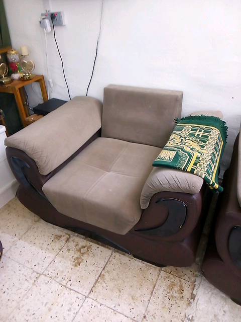 بسم الله الوهاب
تخم تكمة ثكيل جلد القاعدة والسيدات والدوشمة قديفة ناشفة بدون كوشات 
كعدة حلوة وكشخة السعر 200 ألف
وكل الهلا بيكم المكان ابي غريب