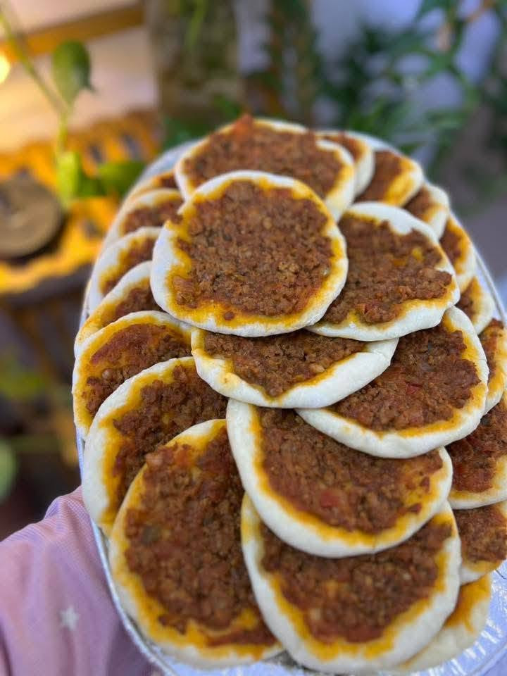 👑 عرض اليومين من تجهيزات اكل بيتي  👑
لحقي قبل ما يخلص ⏰ ساري لمدة يومين فقط!

🎁 البكج العائلي 110 قطعة + هدية 🎁

✅ 20 قطعة لحم بعجين 
✅ 20 قطعة مني بيتزا
✅ 25 قطعة كبة حلب 
✅ 20 قطعة كبة جريش
✅ 15 قطعة بورك لحم
✅ 15 قطعة سمبوسة دجاج

+ تختارين هديتك: 
نص كيلو معجنات مشكلة / 10 كبة / نص كيلو كليجه

الطعم بيتي 100% وعجين طازة يومي 
الكمية محدودة جداً والحجز مسبق

للحجز والاستفسار: 
📞 ***********
التوصيل متوفر داخل بغداد... 

وراء كل قطعه تعب كبير وحلم أكبر 
سر قوتي هوه دعمكم
