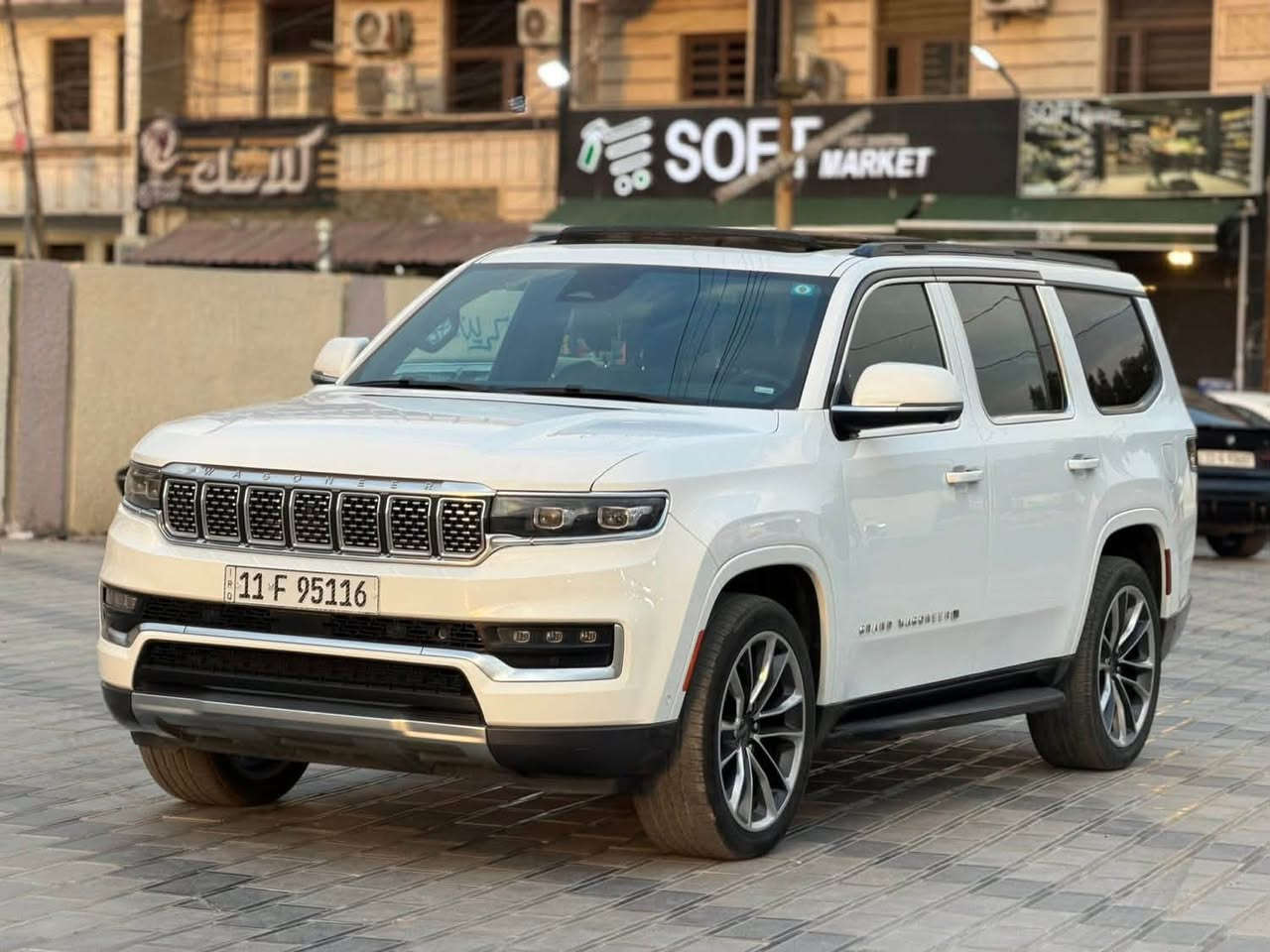 *للبيع جيب واكنير 2022 وارد امريكي*
*الموديل:* Jeep Wagoneer Series IIl 2022
*المحرك:* 5.7L V8 HEMI بقوة 392 حصان - 8 سلندر
*الممشى:* [39 الف ميل ]
*الحادث:* سرقة - مبدل سيت كامل نفس اللون بدون صبغ
*الايرباك:* سليم 100% ولا ايرباك طاك
*الرقم:* بغداد

*المواصفات:*
- دفع رباعي 4x4 + 8 نمر اوتو
- بانوراما + جنطة كهرباء + بصمة
- كشنات جلد 8 راكب تدفئة وتبريد
- شاشة كبيرة 10.1 + شاشة عداد 10.2
- كاميرا 360 + رادار + نقطة عمياء
- حساسات امامية خلفية + اوتو بريك
- ويل 20 كروم + لايت زنون LED
- تبريد 3 قطع + شاحن وايرلس
- تشغيل عن بعد + فتح جنطة بالرجل

*حالة السيارة:* سيارة جديدة كلش، السيت المبدل وكالة نفس اللون، لا قص ولا صبغ ولا ايرباك، جاهزة تحويل مباشر.

*السعر: اتصال*
*للاستفسار: 
***********
***********
مكاني بغداد حي الجامعه
