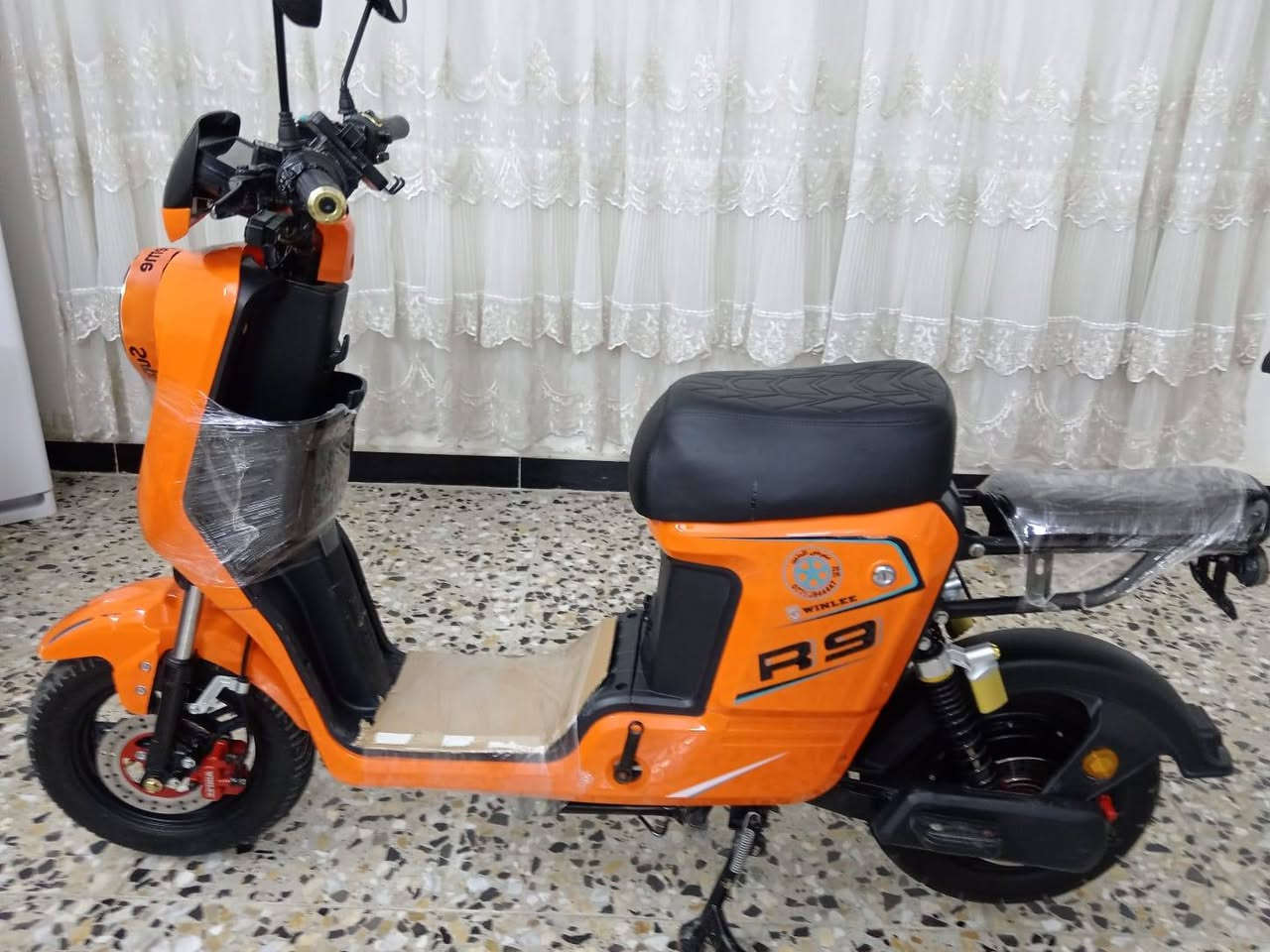 السلام عليكم دراجه شحن للبيع R9 2026 دراجه جديده لا يزنون زائد بصمه وسويش وكارت بلوتوث شاحنه موبايل الراجحي نظيفه العنوان بغداد سعر الدراجه 475 وبيها مجال بسيط *********** 🗨️
