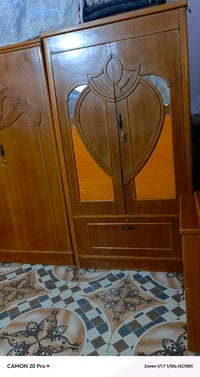 مكتبة وجرباية مع زاوية للبيع السعر (250) الاتصال عل الرقم 07732334241