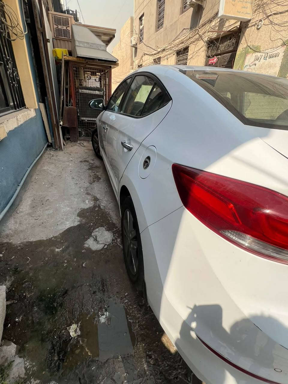 سلام وعليكم شباب الانترا خليجي مديل 2018 مكفولة من الصبغ  والحار كفالة عامة من عده البارد وطلقة بالقمارة منافذه وبيه رصعة بسيطة السيارة مال جني خير من الله كلشي بيه بلاد السيارة ممتعوبة ربع متصرف عليه مكينة 2000دوش لادوانز ولا شي وهاي السونار موجود مكاني بغداد البياع حي الشهداء للتفاصيل اتصل *********** غير متواجد  علفيس السعر 140 وبيه مجال
