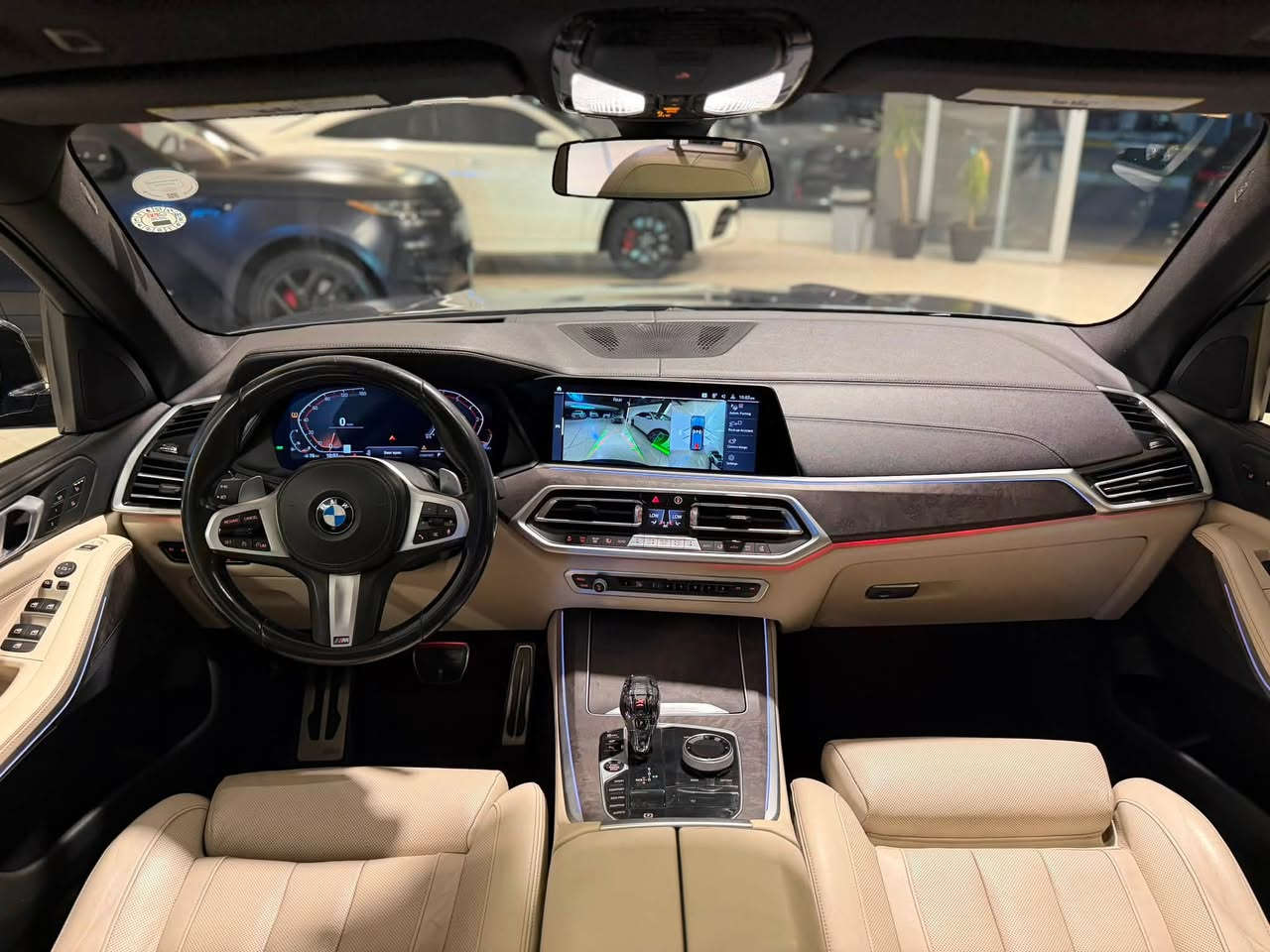السلام عليكم 
للبيع فقط BMW x5 4.0i M package 
موديل 2021 طلب خاص 
كشنات مساج وسقف روز وبردات ولايتات ليزر و كت M بيلادي وكشنات تدفئه وتبريد وخزن وكهرباء ورادار ونقطة عمياء وقيادة ذاتية وتحديد مسار وگير كرستال وشباك لد وداتا شو وكامرات 360 درجة وصندوك كهرباء وداخل ابيض بيلادي وبصمات وبعد كلش هوايه مواصفات ماشيه 60 الف

السيارة وارد امريكي بيها بدون حادث بيها جاملغ وباب سرقة وراجعات بيلاد بدون صبغ او ايرباك او داخل
وگير ومكينه بشرط والسياره بدون اي نقص

السعر: 365$ ورقه 
للاستفسار : *********** كاوه جمال 
العنوان : السليمانية المعارض الجديده معرض (الجاف)
