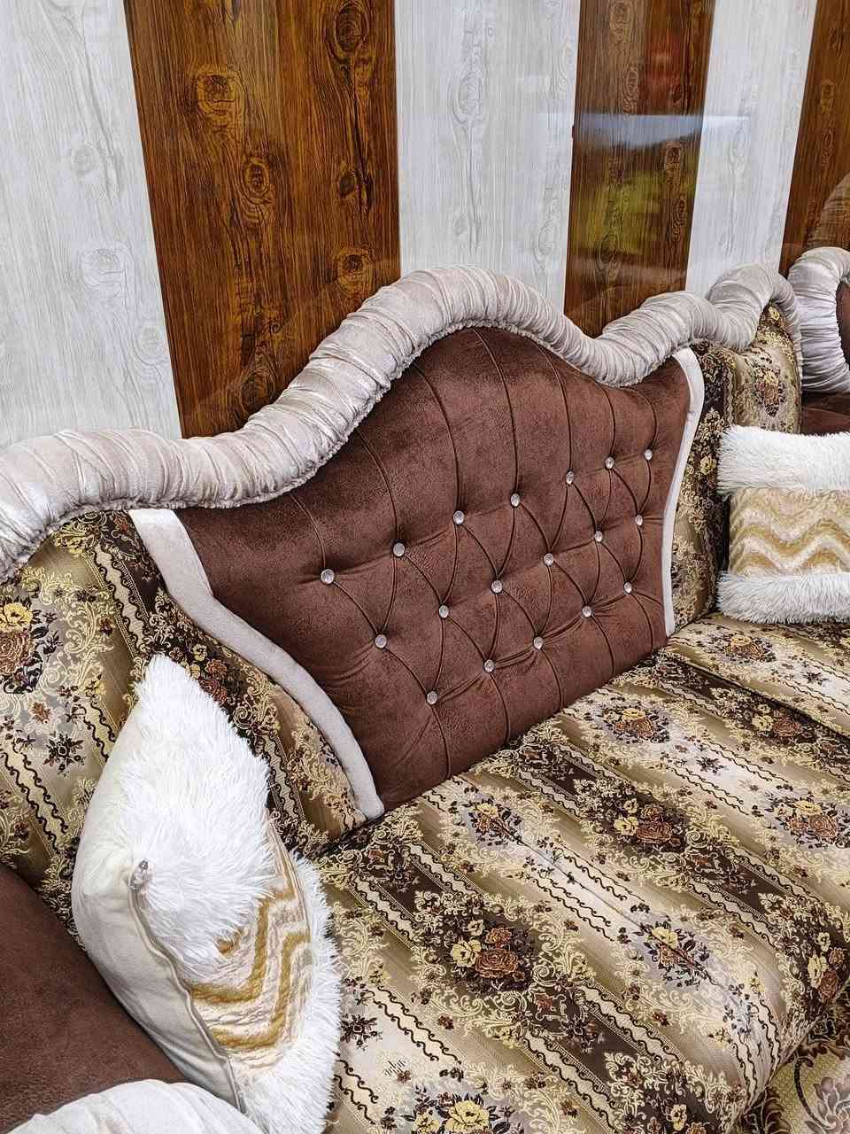 السلام عليكم تخم قنفات جدد ملكيات + طبلات عدد 5 وحده كبيرة و4 صغار + ميز بلازمة ملكي كلشي موضح بالفيديو وبعد اجدد من الفيديو ..... السعر 800 وبيهن مجال

العنوان البصرة للاستفسار ***********
