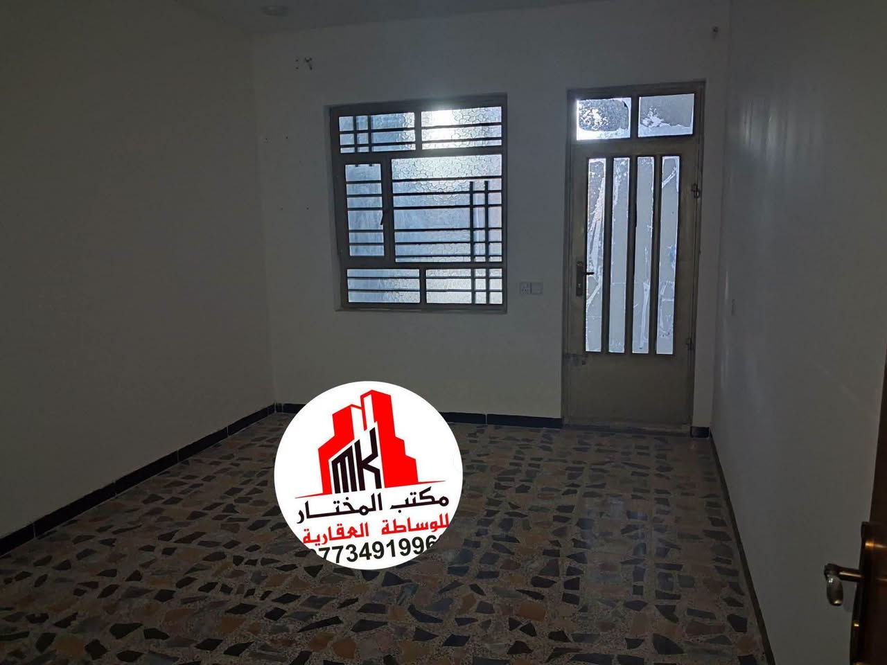 🏠 #للايـــجـٰــآر___في___السيـديـه 🏠
بيت طابق اول ٢٠٠ متر معزول عزل تام #نظيف جدا جدا 
البيت يتكون من مدخلين باب قاصه واجهة حجر 
يحتوي على صاله كبيره ومطبخ و غرفتين كبار  وهول كبير 
وصحيات عدد ٢ وبيتونه وسطح كامل
الموقع مربع الاربعميه مقابل اعداديه الصناعه 
بدل الإيجار ٨٥٠ الف 
📱______________  ☎️ 
للاستفسار #مكتب_المختار_للوساطه_العقاريه
اتصال +واتساب 📞 📱 
***********

نص مكتوب في الصور:
- مكتب المختار للوساطة العقارية 773491996
- MK مكتب المختار للوساطة العقارية 773491996