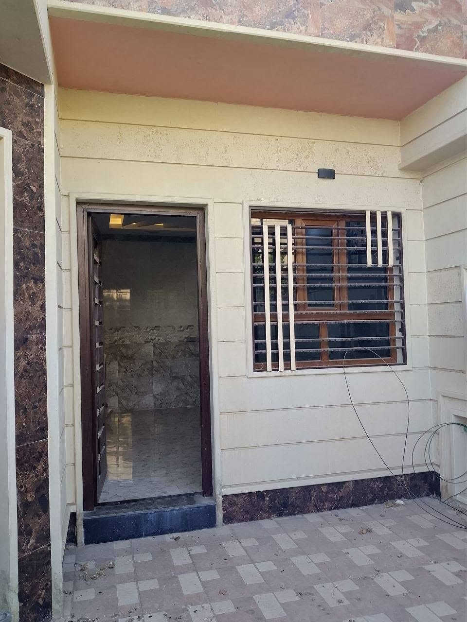 🏠 دار للبيع – حي المزارع | فرصة مميزة للسكن والاستثمار ✨

📍 الموقع: حي المزارع، مقابل مستشفى السلام،.🏥.       قرب مسجد الواحد، 🕌.  خلف ملعب المزارع النموذجية.🏟️

📐 المساحة: 150 م²
📏 الواجهة: 7.5 متر
🏗️ بناء حديث – فارغ وجاهز للسكن
🛣️ شارع تبليط
📜 سند طابو الزهور – ملك صرف

🏠 تفاصيل الدار:
🔹 طابقين كاملين
🛏️ 4 غرف نوم

الطابق الأرضي:
• غرفتا نوم
• هول استقبال
• صحيات
• كراج 🚗

الطابق الثاني:
• غرفتا نوم
• هول
• صحيات

📞 للاستفسار والتواصل:
***********📱
***********📱
***********📱

🏢 السماك لتجارة العقارات
بيع • شراء • تأجير • إدارة أملاك

📌 عنوان المكتب:
حي الصديق، بعد مرطبات البحرين، سائدين الصديق الرئيسية، مقابل مدرسة العقول المبدعة الأهلية.👉@
