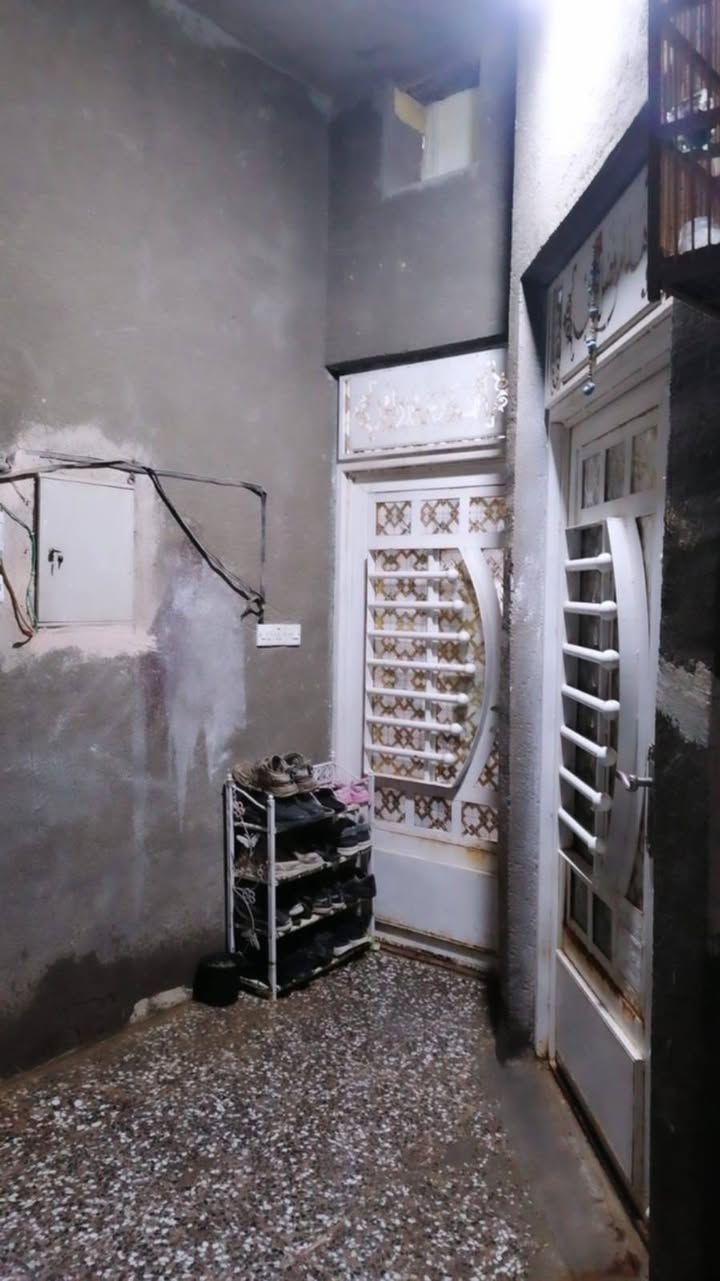 سلام عليكم بيت للبيع (رقم100 متر المعامله جاهزه مالته وبيه توقيع وزير) بناء حديث 2020 قاطين  البيت كونكريت جاهز من كل النواحي بنهاوند خلف البلديه ***********
