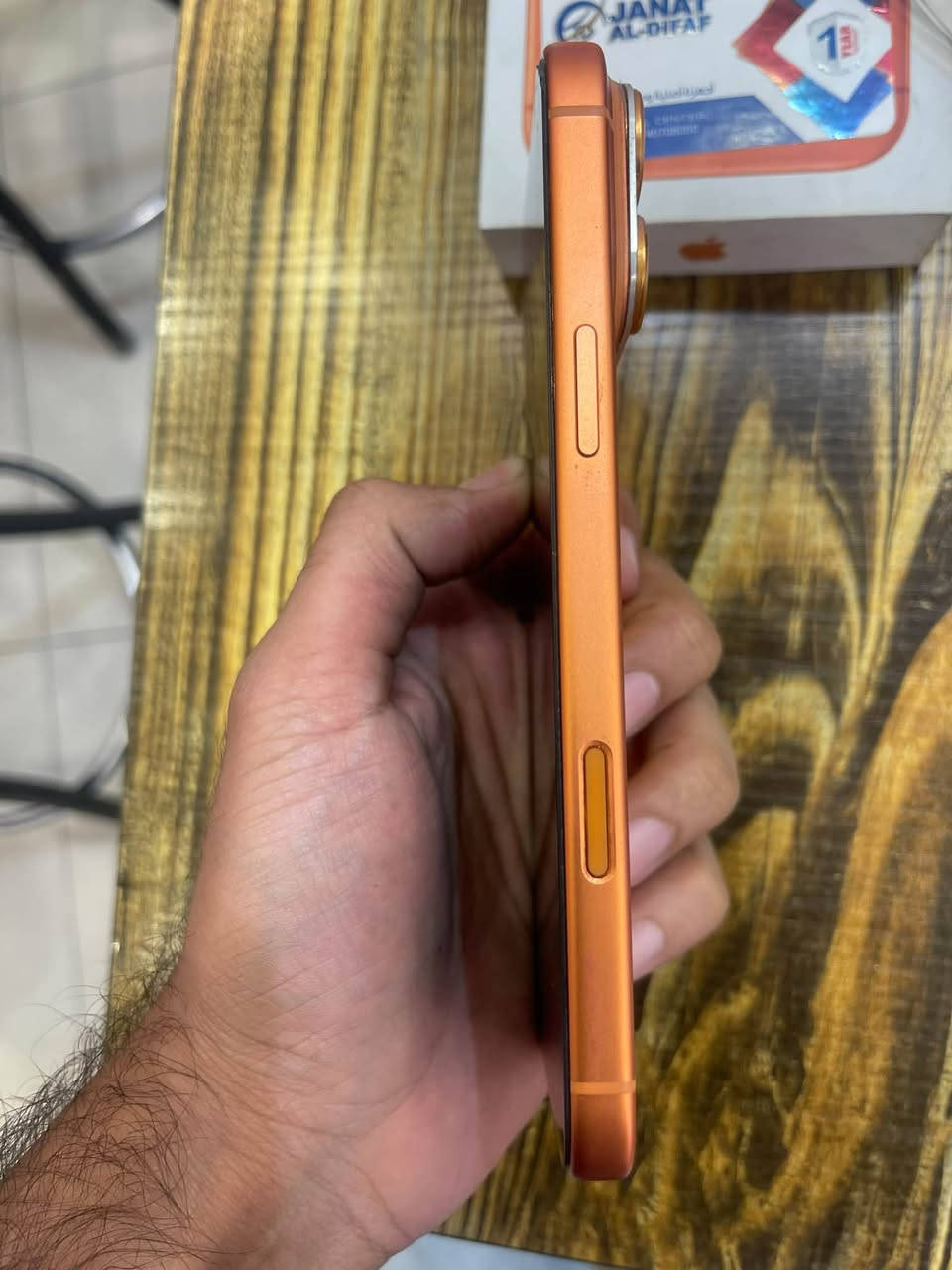 iPhone 17 pro max
سيم كارت ⭐️

بطاريه 99‎%‎

نظافه 100‎%‎ 

استخدام شخصي

كامل ملحقات 

سعر 1850

مكان :بغداد / المنصور

الجهاز تحت الضمان

***********

نص مكتوب في الصور:
- 53 5:21 حالة البطارية حالة البطارية عادية تعمل بطارية iPhone هذه على النحو المتوقع. حول البطارية والضمان... الحد الأقصى للقدرة 99% هذا قياس لقدرة البطارية مقارنة بقدرتها عندما كانت جديدة. قد تتسبب القدرة المنخفضة بتقليل ساعات الاستخدام بين عملية الشحن والأخرى. عدد الدورات 58 هذا هو عدد مرات استهلاك iPhone لققدرة البطارية. معرفة المزيد... تاريخ التصنيع أيلول 2025 أول استخدام كانون الأول 2025