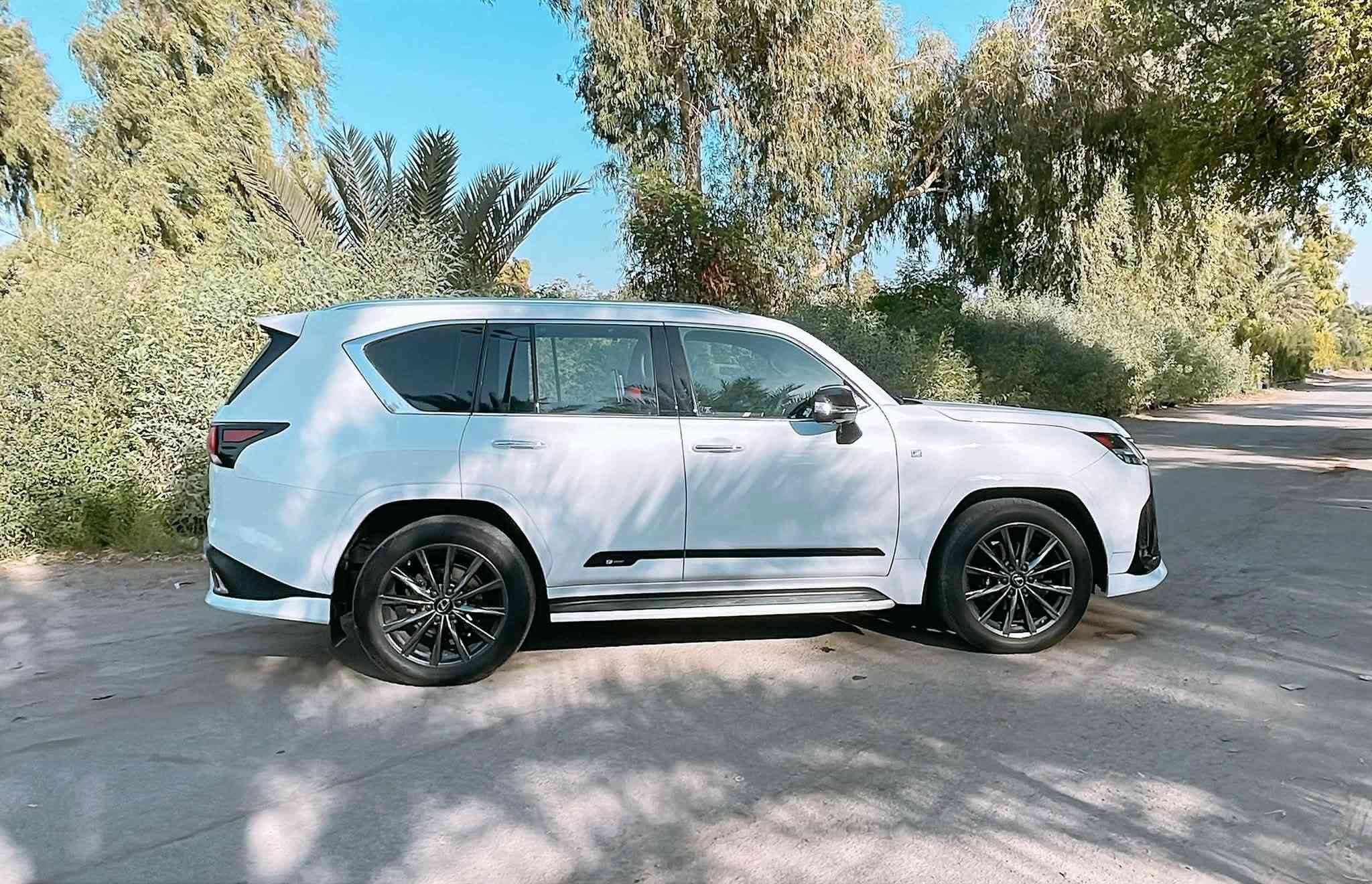 سلام عليكم
Lexus lx 600
F sport 
2023 
سيارة ساز داخل الظمان مغلفه ppf

 رقم بغداد  باسمي 

سياره فول مواصفات معروفه 

تجي بيبان شفط داتا شو  3 شاشات 

كامرات محيطيه سقف شامو 

سياره ماشيه 57 الف 
السعر 

108 الف  يعني 10 شدات و 80 ورقه 

***********
