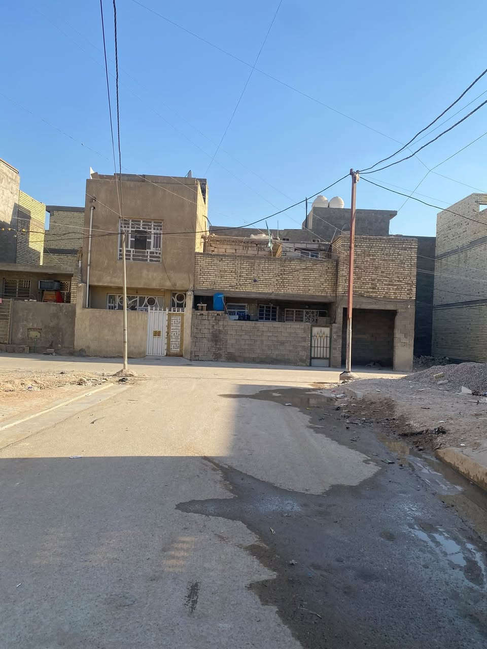 قطعة ارض للبيع في منطقة السكينة شارع المكاتب داخل فرع صيدلية الركن الابيض
مساحة الأرض 5X20
زراعي سند 25
رقم الهاتف : ***********
