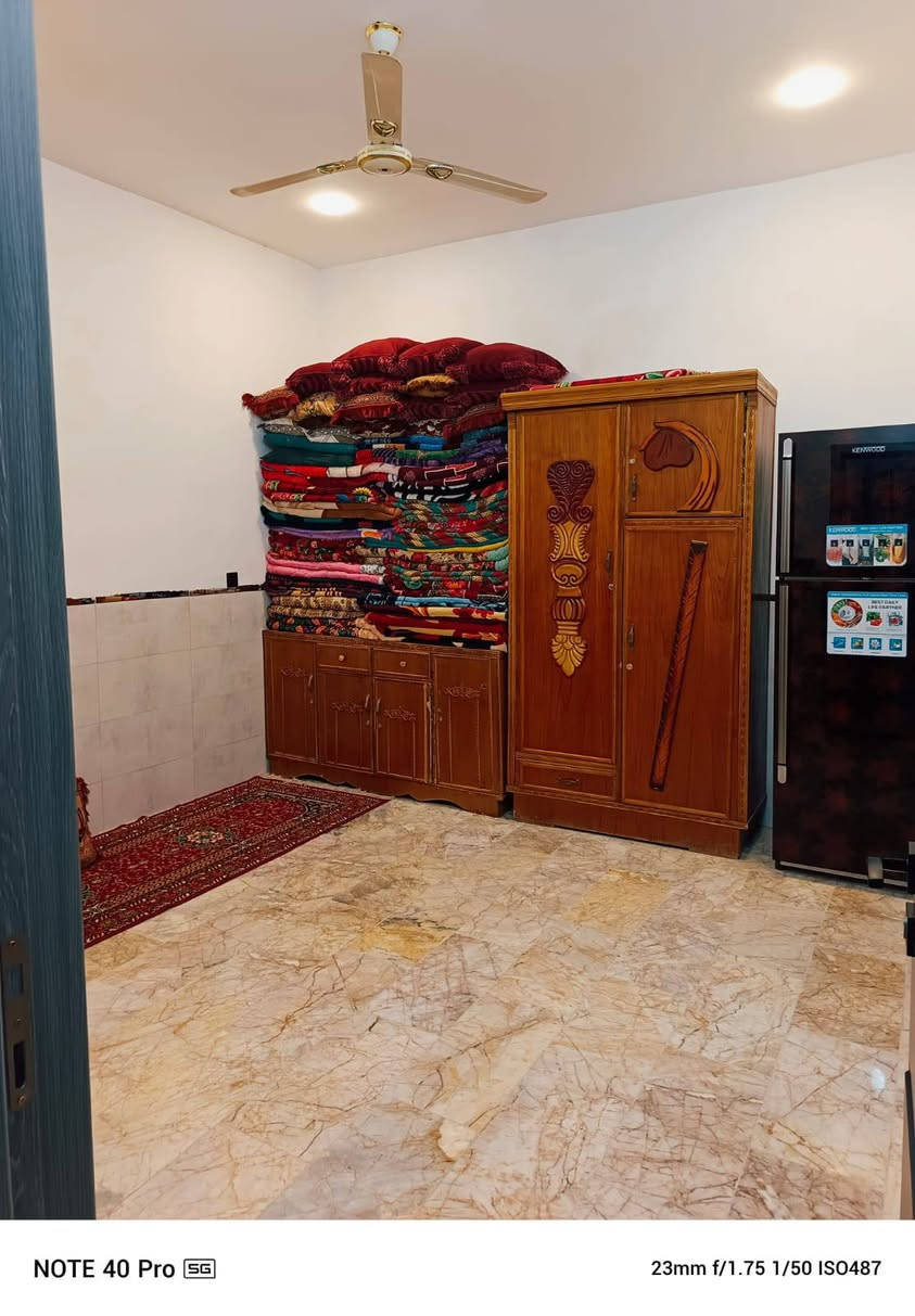 السلام عليكم الدار للبيع المساحه 75الوجهيه7ونص ونزال 10 بناء حديث سنه 2025 ببت فول مواصفات العنوان الشعله -ام نجم شارع محمد صافي جنس العقار ملك طابو صرف استفسار بخصوص الدار الاتصال على رقم التالي ***********
