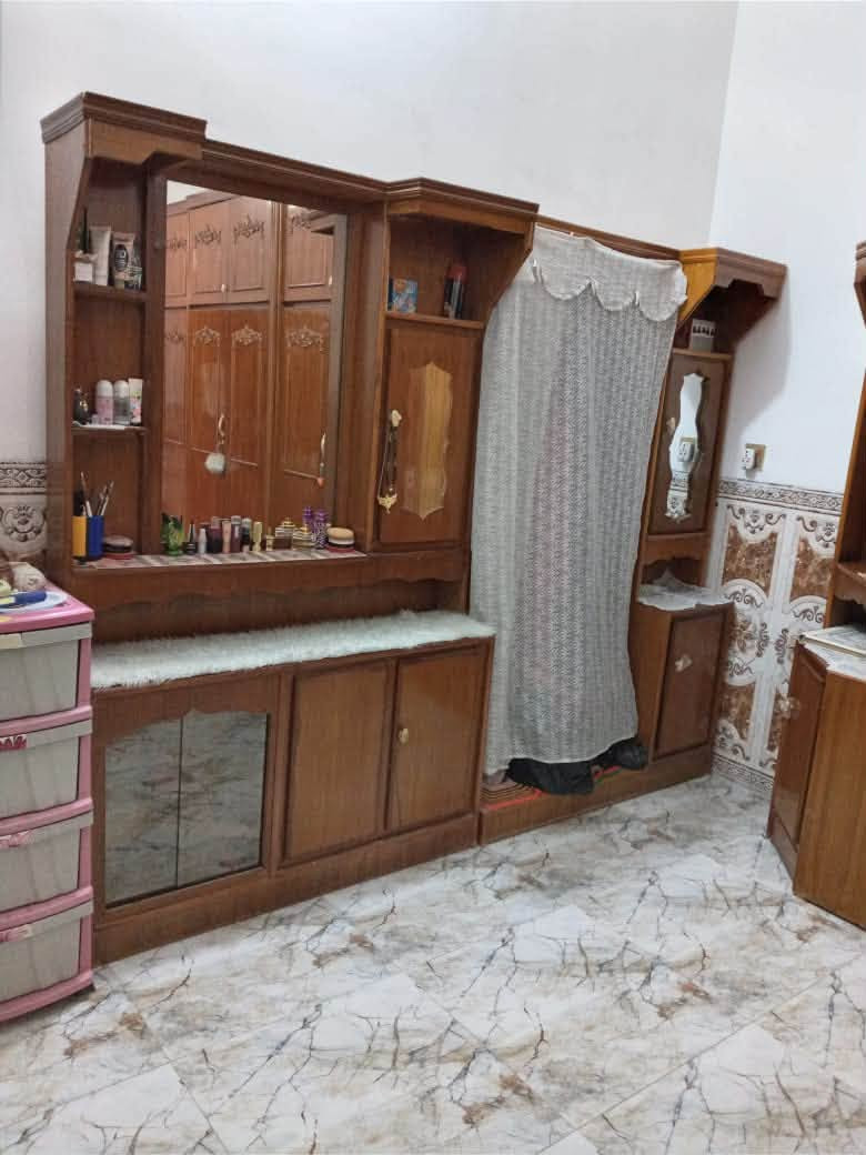 السلام عليكم
مكلف بالنشرر

غرفه اخشاب للبيع 
غرفه حطاطه مستعمله بس نضيفه
مكونه من 7 قطعع
السعرر 800 وبيه مجال
ما متواجد ع نتت فقط ع الخط اتصال ☎️ 
هـ ***********
هـ ***********
