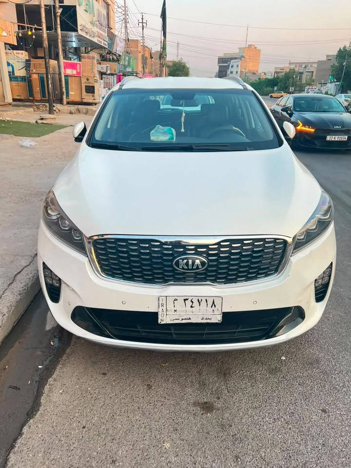 السلام عليكم سورنتو 2020 خليجي ماشية 119كم
فول ماعدا الفتحة 
محرك 6 سلندر 
بيها 4 أصابع بالبنيد وبيها شخوط بسيطة سيارة جاهزة باسمي تحويل مباشر السعر 240 مكان السيارة بغداد 
***********
