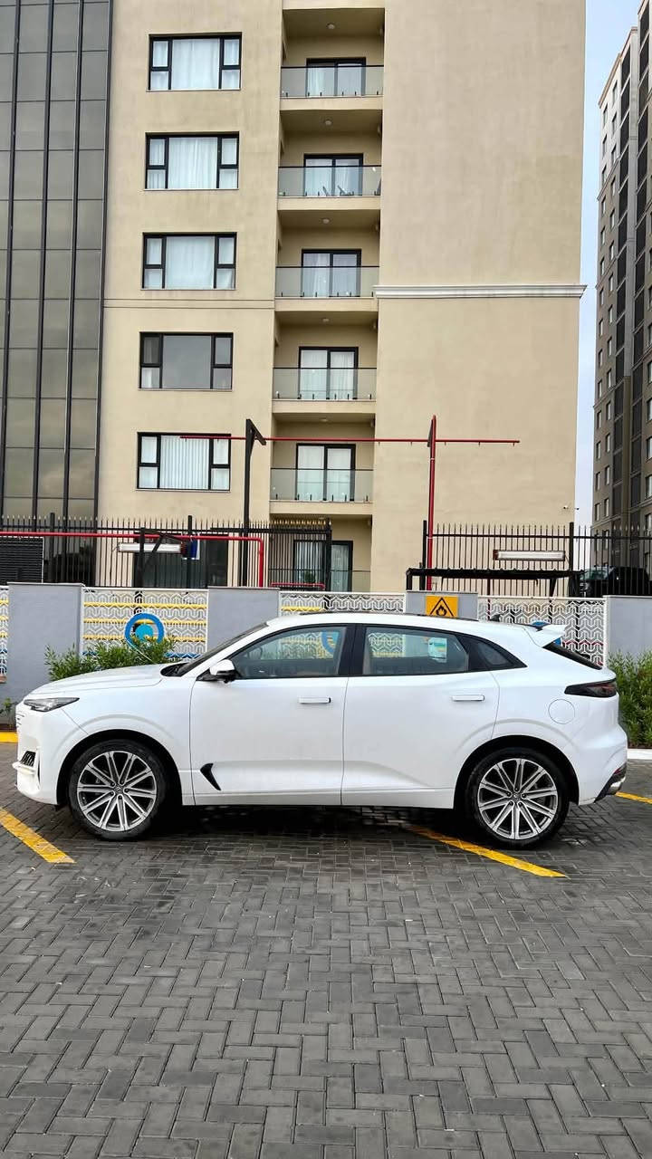 السلام عليكم 
شانجان يوني كي 2023 🚘 
🔥 Changan Uni K 2023 🔥

🚘 مرقم بغداد 🚘 

📃 اليكم التفاصيل الآتية 👇🏻👇🏻

🚘 خليجي 
🚘 موديل 2023
⚙️ حجم المحرك 2.0L Turbo
⚙️ مرتبط بناقل حركة أوتو 8 نمر
⚙️ يبلغ عزم الدوران 390 نيوتن / متر 
🐎 بقوة 233 حصان 🐎🐎
🔑 مفتاح التشغيل بصمة 
🔑 تشغيل عن بعد 
🪟 بانوراما 
🚗 فتح الصندوق كهرباء 
🚗 دفع رباعي AWD 
‼️ اريل نفكيتر 
📍حساسات أمامية 
📍حساسات خلفية 
💡لايت زينون + LED 
🔦️ بك لايت LED 
🚘 قبضات أبواب شفط
🚘 دخول بصمة ذكي 
🛞 حجم الاطار 265/45R21
🛞 ويل كب 21
🛞 4 دسك
🛞 حساسات ضغط الاطارات 
✨️ اشارة في المرايا الجانبية 
✨️ المرايا قابلة للطي كهرباء 
🌧 ماسحة خلفية 
🎈عدد AIR BAG 6
🚗 هاند بريك كهرباء 
🚗 ا ABS 
🖥 دشبول شاشة ديجيتال 
🖥 شاشة Apple Car play 
📷 كاميرا دوارة 
📷 4 كاميرات 360°
💡الانارة الداخلية LED 
⭕️ مقود جلد حياكة  
🛣 مثبت السرعة Cruise 
🎶 المودات والاوامر الصوتية 
🎶 ا Bluetooth / T YPCE 
🔋شاحن هاتف Wireless 
⚡️مخرج منفذ الطاقة 
🔍فحص نظام السيارة 
🚘 انارة داخلية LED محيطية 
💺تتسع المقصورة ل 5 ركاب
💺المقاعد جلد
💺حركة المقاعد الأمامية كهرباء 
💺 تدفئة وتبريد المقاعد الامامية
💺ذاكرة مقعد السائق
💺تجاوي متحركة 
👶 مثبت مقعد الطفل ISOFIX 
❄️ تبريد شاشة 
❄️ قطعتين تبريد
🚘 أوضاع القيادة Drive Mode 
🧱 أوتو بريك ‼️
 🧱 رادار
⛷️ نظام مانع الانزلاق 
⛰️ نظام نزول المنحدرات 
🥤النظام الصوتي SONY
🚘 دبل اكزوس 
🚘 تطعيم الدواخل ألمنيوم

السعر 200$ 
فقط بيع بدون مراوس
***********
***********
مكان السياره بغداد
