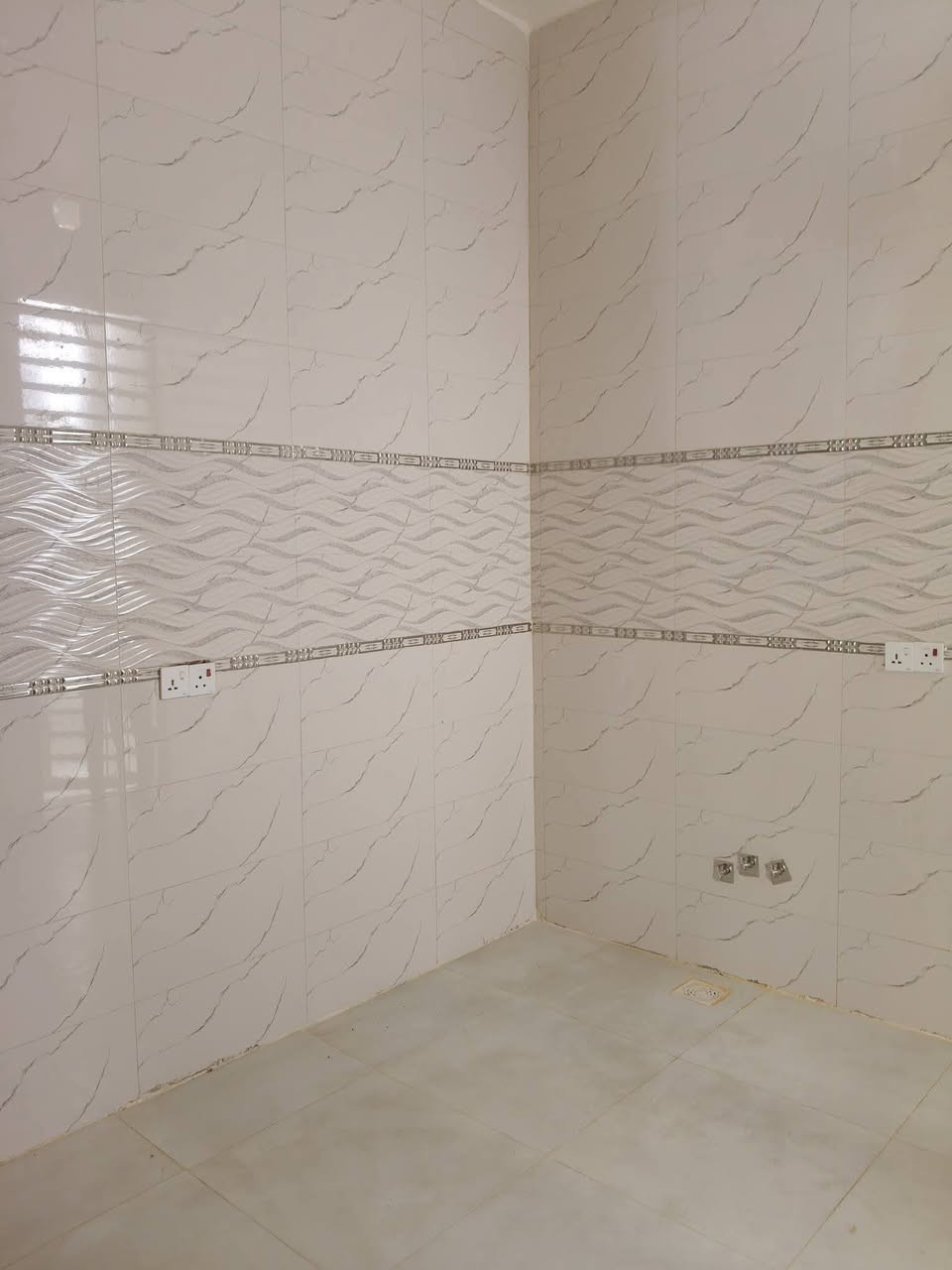 يوجد لدينا دار سكن للبيع ١٠٠م خلفي بناء حديث مسلح حي الكرامه نهاية شارع العياده الي خلف السريع السعر ٧٥مع المجال للاستفسار الاتصال على الرقم ***********
