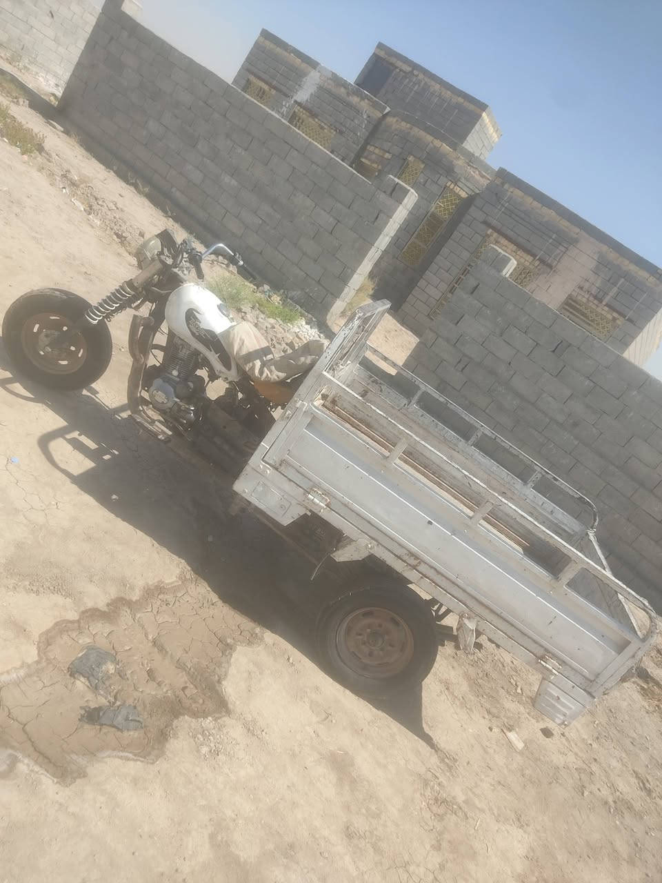 للبيع ٢٠١٠كلك كلك سعره ،٦٠٠بيه مجال قليل***********بكاني دوايه
