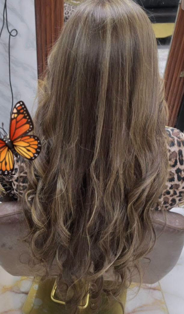 جمال الصبغ وتخصيل بدون مايتعب شعر شوفو جمال لمعة 💋

صبغ وتخصيل 30 كل اطوال شعر عدا طويل 
سحب وصبغ 30 
صبغ فقط 15 
معالج كل اطوال شعر 10 
تسريح الأسعار  تبدا من 30لل150
