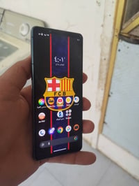 اكسبيريا 5 IV • ١٢٨ • ظهر مكسر