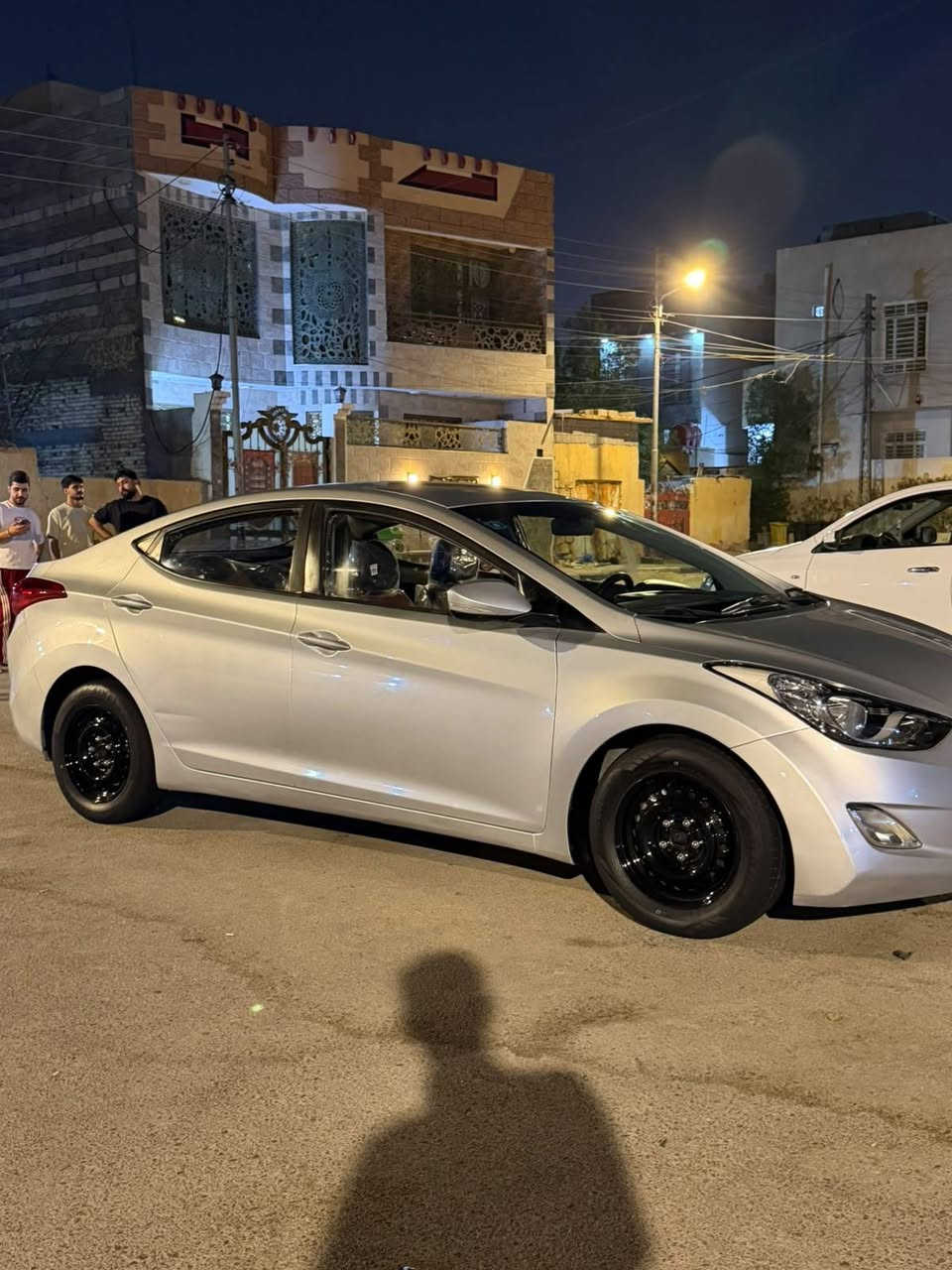سلام عليكم للبيع النترة مديل 12سيارة جاهزة منضومت تبريد مكينة بجيس 1600وارد كوري السيارة جاهز مجهزة سنوية جديدة مكفولة من الضربة بيها الصندوق والقمارة والبنيد جاردات ومصبوغات بدون معجون بس صبغ الشراي يتصل ***********مكاني البصره القبلة
