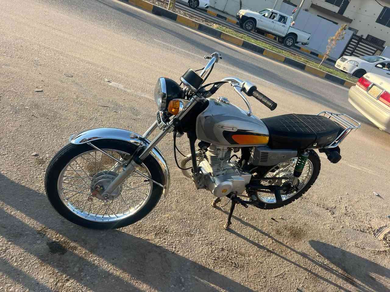 السلام عليكم دراجه للبيع اصولي مديل 16 وكيلها العارضي قرب مستشفى الاماني السعر650 وبيها مجال قليل حك الجيه العنوان سايدين حي ابو طالب الجدد الرقم واتساب ***********
