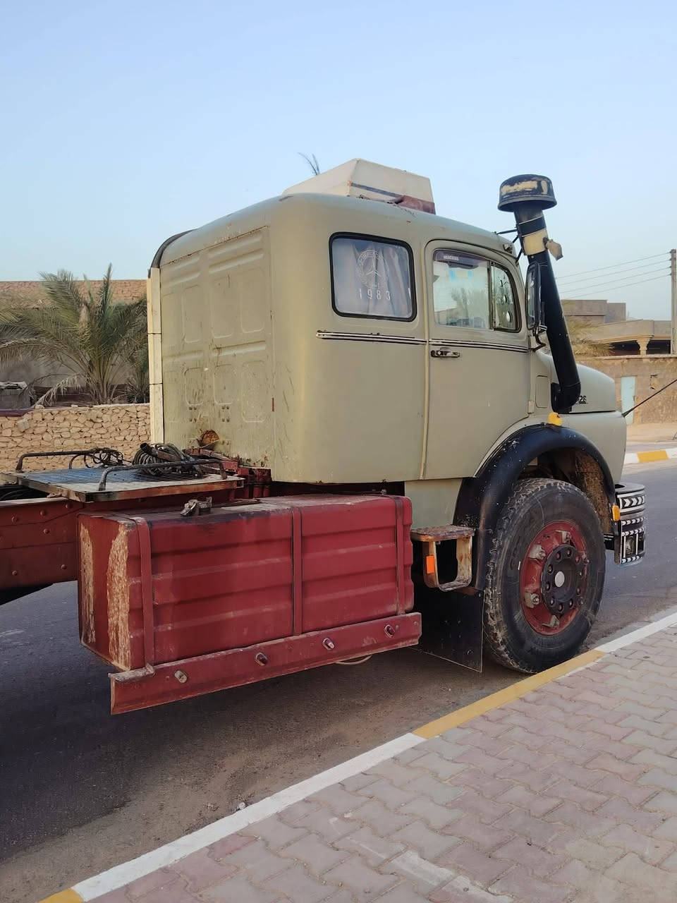 للبيع راس تريله موديل 80 لاستفسار على رقم ***********
