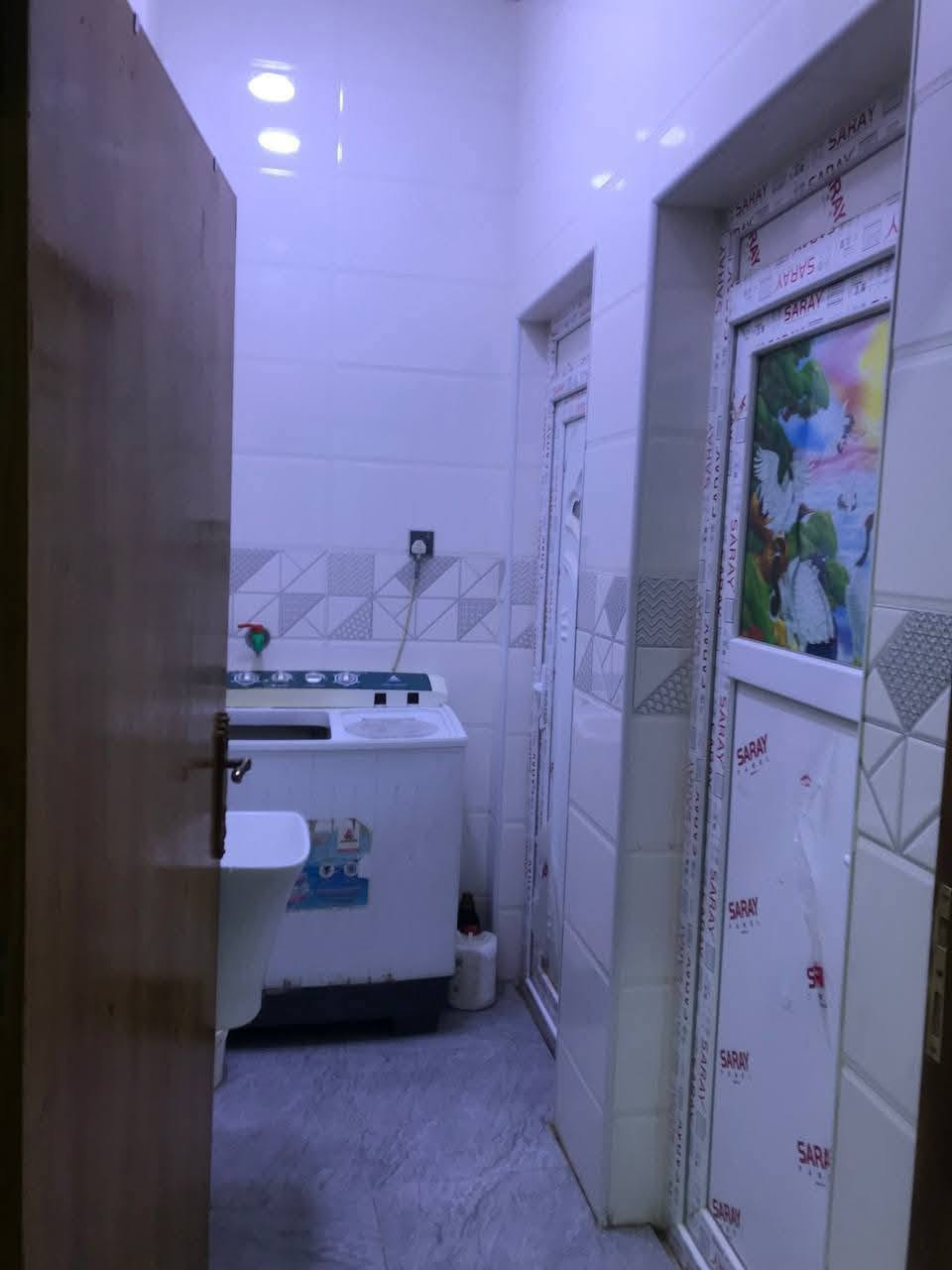 بيت للبيع مساحه البيت 230 متر زراعي سند 25بسمي
متكون من غرفتين وصاله وبراني ومطبخ
صحيات داخليه وخارجيه
مقابل الشارع العام الرئيسي مجاور مجمع السلام
التقيه الثانيه 
مراجعة مكتبنا التوكل في حي العسكري الثالث 
او وتساب 👇

 السعر مناسب ***********
@إشارة
