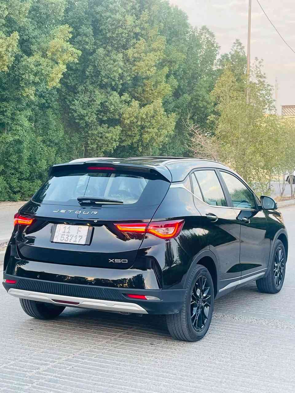 جيتور2026 X50 زيرو ع ايدي ماشيه 2700 زيرو
كفاله من الشخط شرط بأسمي عقد مروري مباشر 

* المحرك: 1.5 لتر تيربو، 4 سلندر

* القوة: حوالي 154–156 حصان

* العزم: 230 نيوتن/م

* القير: أوتوماتيك DCT، 6 سرعات

* الدفع: أمامي FWD

* المقاعد: 5، جلد

* شاشة وسطية + شاشة عدادات رقمية

* كاميرا 360°

* حساسات خلفية

* فتحة سقف كهربائية

* مثبت سرعة

* مراقبة النقطة العمياء

* مساعدة تغيير المسار

* تحذير حركة المرور الخلفية

* 6 وسائد هوائية

* شحن لاسلكي

* Apple CarPlay وAndroid Auto

* تشغيل عن بُعد ومفتاح ذكي

* LED أمامي وخلفي

* Auto Hold وESP وABS

* مرايا كهربائية قابلة للطي

* وضعيات قيادة متعددة

* منقي X50

السعر 21 مليون و600  

للاستفسار ***********
