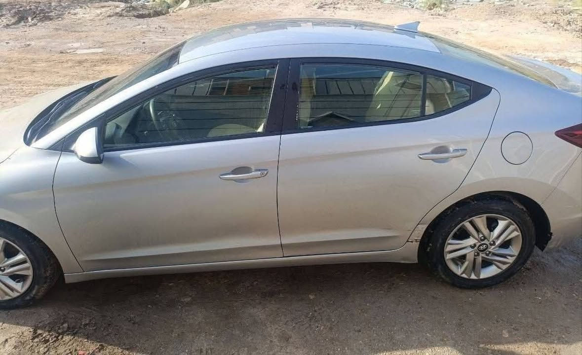 النترا ٢٠ امريكي محرك  ٢٠٠٠ دوش ما مفتوح و گير بلادي دواخلها مكفولة. بيها چاملغ و بنيد مصبوغات . اتواجد بابل و كربلاء سعرها ١١٩ ورقة   ***********
