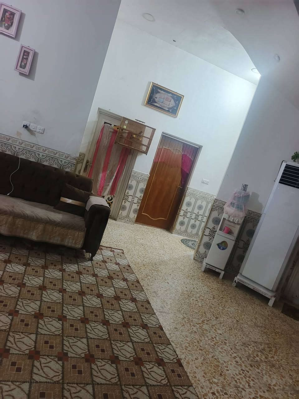 ياالله
سلام عليكم
البيت البيع طابو صرف
مساحه ((200)) متر بناء حديث ومسلح
الماجديه قرب مقام سيد جميل يعني بل مقدمه
يحتوي على 
استقبال وصاله
غرفتين نوم معه مطبخ معه منور كبير 
معه صحيات داخليه صحيات خارجيه
معه صاله كبيره فوك البيت جاهز ويخبل
استفسار اتصل برقم
((***********)) 
((***********)) اخوكم أبو عراق....
