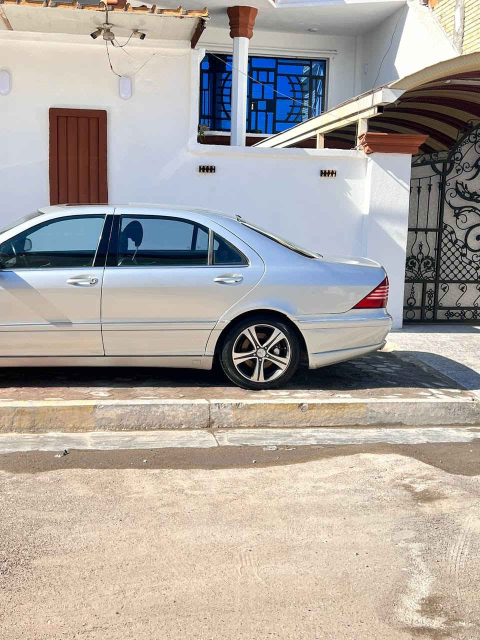 سلام عليكم 
للبيع مارسدس غواصه موديل 2002 S500 رقم ذي قار مشروع وطني بسمي جديده ماناقصه شي مكينه لا تبخير ولا تنقيص بدون حادث مصبوغه عام للجماليه فقط السعر 135 وبيها مجال مكاني بغداد المحموديه 

للاتصال ‭***********‬
