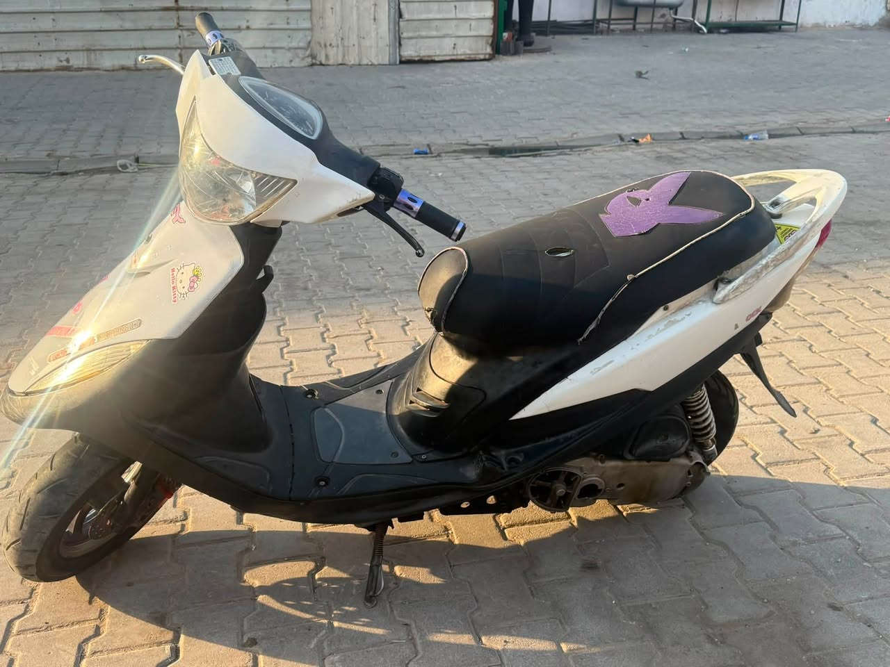 سلام عليكم عدلة شغاله نكره سلف بيها وياله اصلي و دبل خلفي وصالنصه رياضي دراجه نكره سلف يرادله نواعم ترتيب مكينه ناعمه مكاني بغداد جديده ب350قفل قفل قفل جوه هذا سعر بدينار لحد يراسلني ***********موجود واتساب
