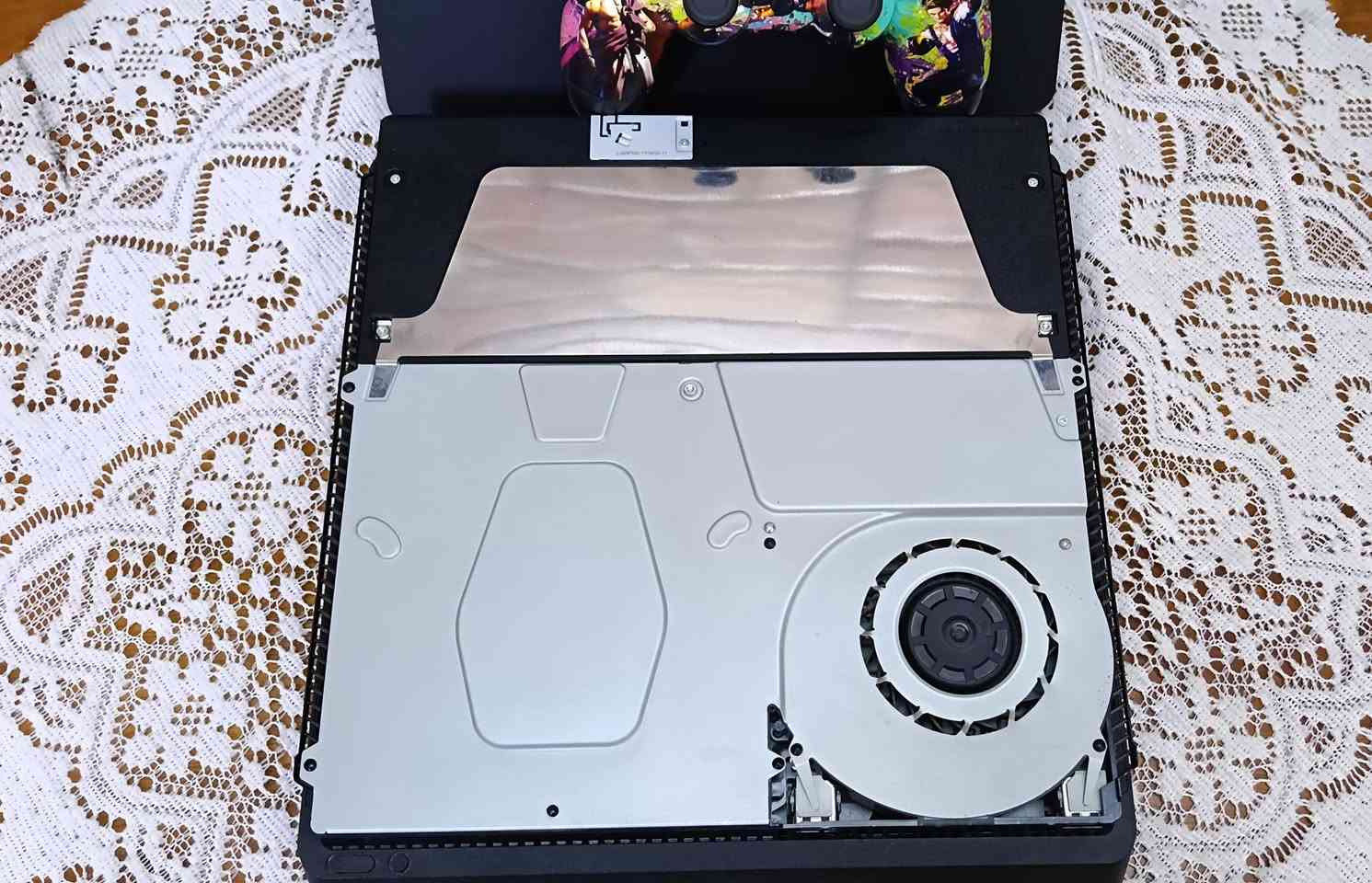 السلام عليكم ورحمة الله وبركاته
مواصفات البلي 4 سلم
PS4 Slim 
نضافه الجهاز: 99%
حاله الجهاز: جيد جداً
جوستيكه: عدد 2 
ملحقاته : كيبل جهاز + HD
اقراص : GTA5+ سباق سيارات 
نضافه الاقراص : 99%
 مده الاستخدام : 2 اشهر 
الاتصال : ***********
