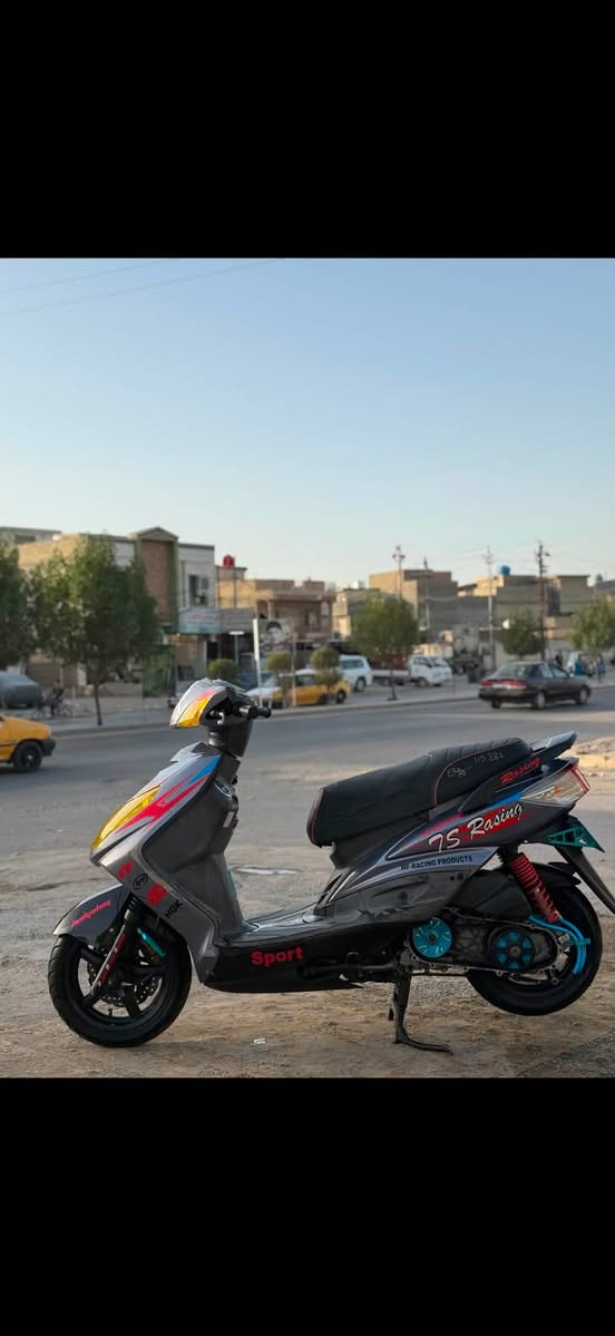 السلام عليكم سكنس فحل 
الدراجه جديده كفاله 
كفرات مختمه ختم واحد ويه المكينه 
كفرات موشمه جماليه 
مكينه بلاديه 
وغراضهة البلاديه موجوده كلهة 
سعر900 وبيهج مجال حك الجيه   
رقمي ***********
