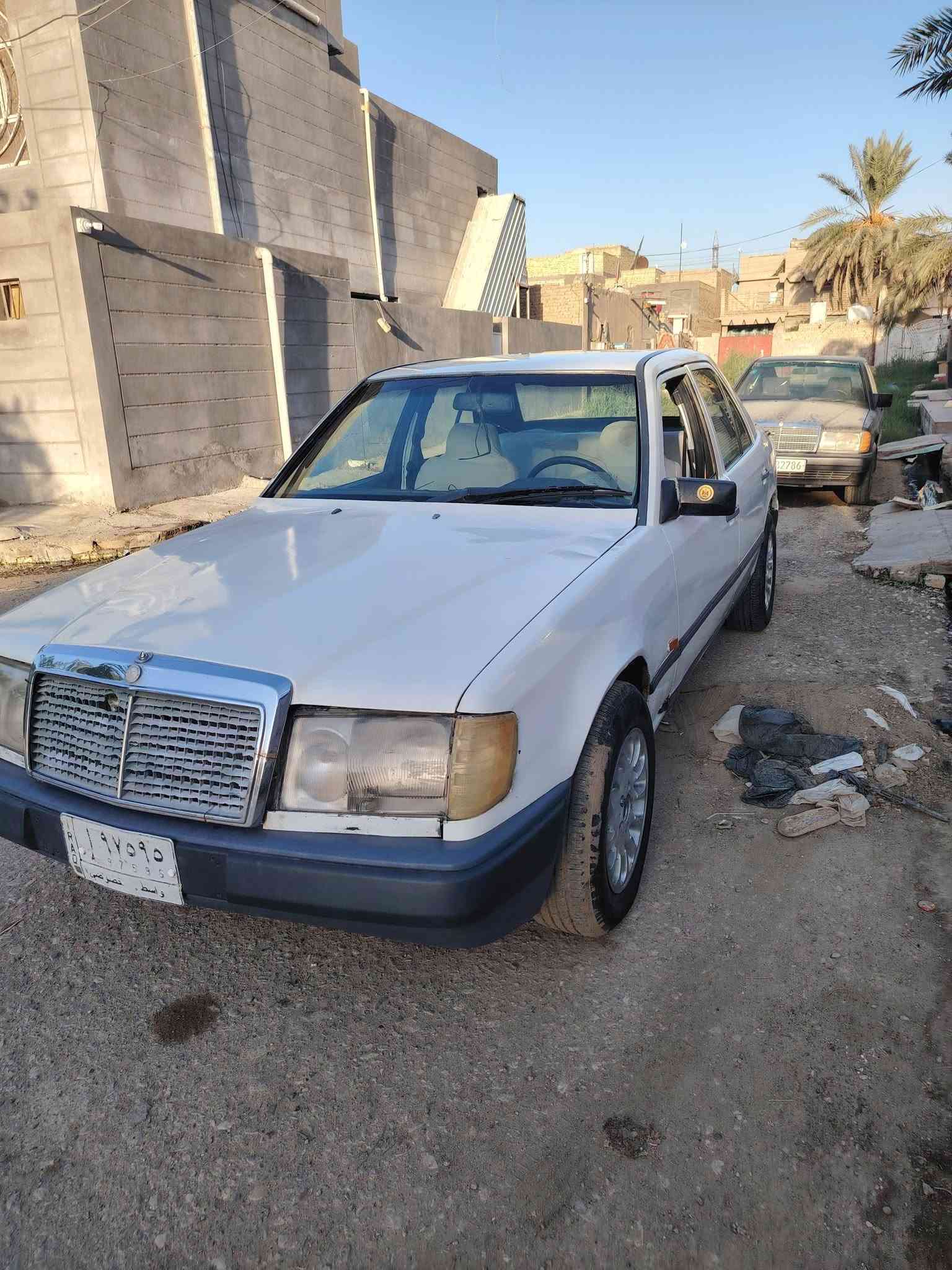 مارسدس دب موديل ٨٨ واسط
السعر ٣٢ وبيه مجال الشراي حك الجيه 
مكينه ٢٥٠ بطه
كير مكينه كفاله شرط وين ميعجبك اترايك
حداديه اتخبل ناعمه
تخم تاير لايت زنون
قاعده وحده مصلحه فقط
غرفته يرادله ترتيب
مكان ذي قار الرفاعي ***********
