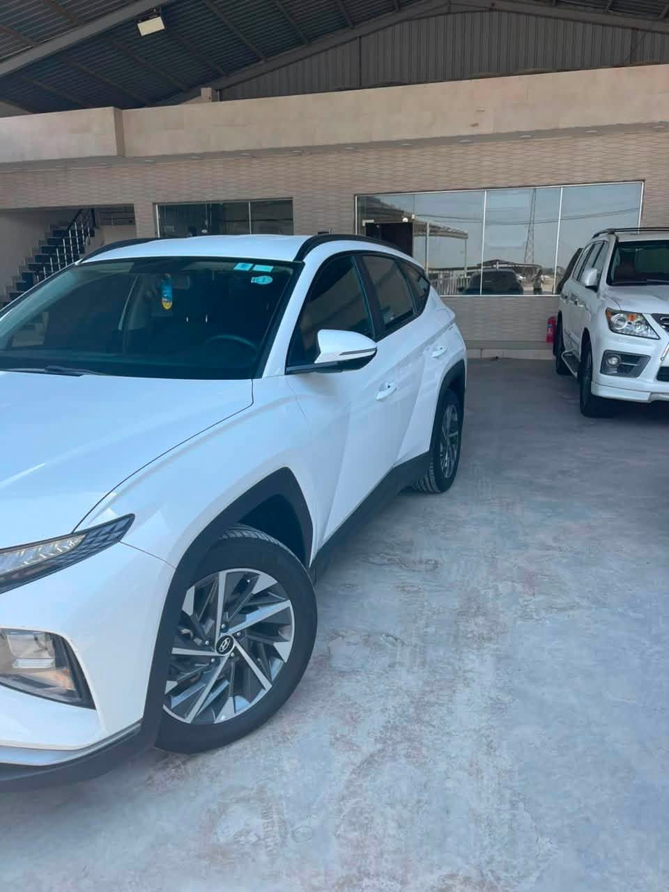 معرض الحسن لتجاره السيارات 

العنوان// واسط الزبيديه 

هونداي توسان 2021 خليجي 
محرك 2000
بصمه تشغيل 
كراسي كهرباء 
حساس امامي خلفي 

ماشيه 53 الف 
مكفوله كفاله عامه 

السعر 187$ وبيها مجال بسيط 

مراوس او بيع حسب القناعه 

***********
