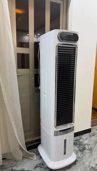 سلام علبكم  مبردة عامودية جديدة كلش استعمال اسبوع  نظافتها 100‎%‎  مكا...