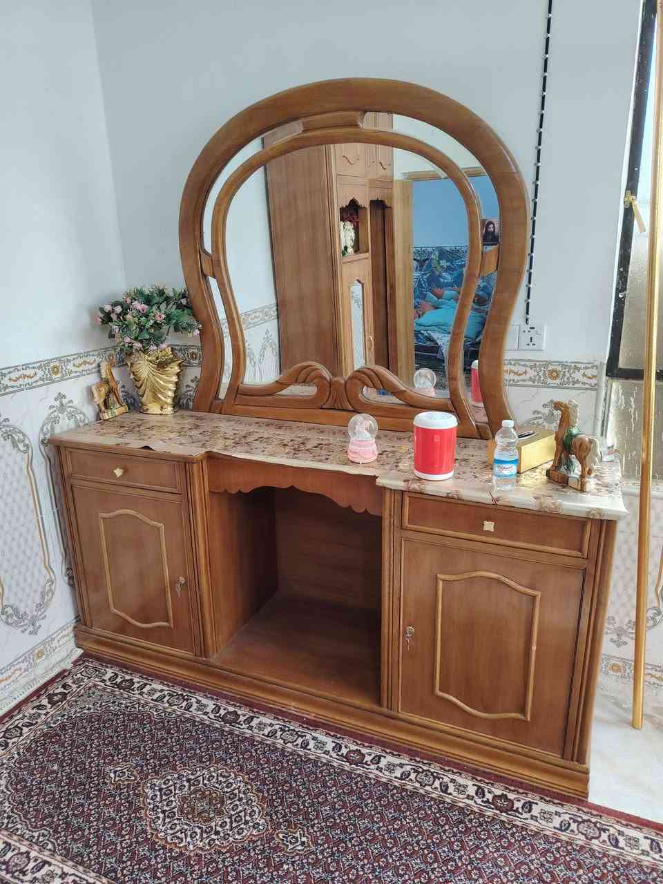 غرفة اخشاب • مستخدمة • نضيفه