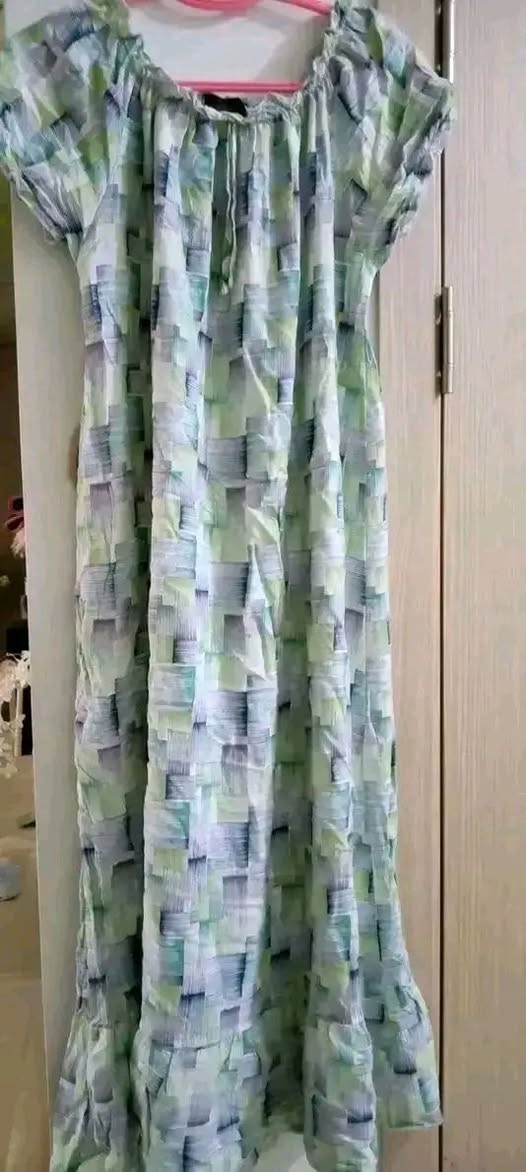 ملابس • توصيل • للبيع