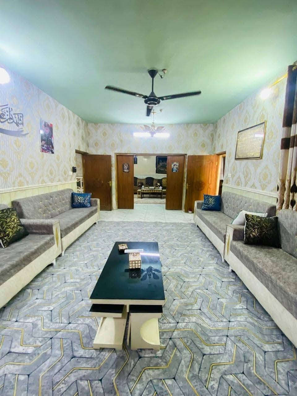 دار للبيع
الموقع📍بغداد حي النصر شارع السوق 
قرب جامع الإمام المهدي(ع) 
مساحة الدار 300م📌 
يحتوي على 5غرف نوم 
واستقبال وصالة ومطبخ 
الدار طابقين 2⃣ 
الدار طابو صرف ✅ 
يبعد عن الشارع العام 9 أفرع 
البيت مرتفع عن الشارع ✅
جاهز من كلشي  
كراج البيت يسع إلى سيارتين 
صحيات عدد 3 
٢داخلي ووحدة خارجية حمام +تواليت مشترك 
البيت يرهم بيع أو مراوس حسب القناعة 
يباع مع الأثاث أو بدونه 
للاستفسار الاتصال على الرقم 
***********
