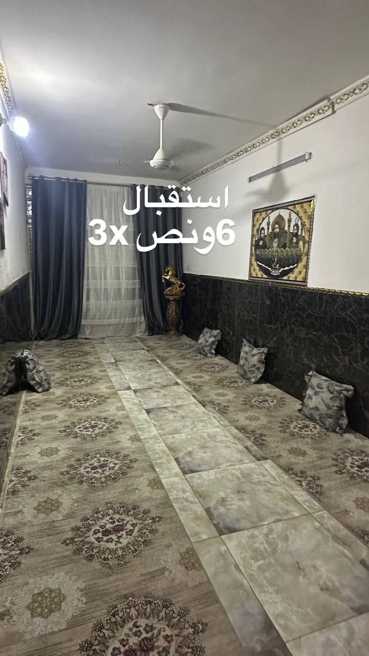 سلام عليكم بيت ١٠٠متر طابقين موقع البيت الحسينية مسقط شارع القاضي على شارع ٢٠ قرب القاضي بظبط الوجه 5 ونزال 20 بسمي شرط تحويل ثاني يوم. يحتوي البيت على كراج ممر استقبال مطبخ غرفه نوم + ترك عدد2 + صيحات عدد 2 هذا الطابق الاول  
الطابق الثاني غرفتين نوم + حولي + حمام عدد 2 سطح شتايكر للاستفسار الاتصال *********** ما متواجد ع الفيس

نص مكتوب في الصور:
- واجههيه 5 نزال 20
- ممر + كراج
- استقبال 6 ونص 3x
- مطبخ 4x4
- غرفه طابق الأول 5x4